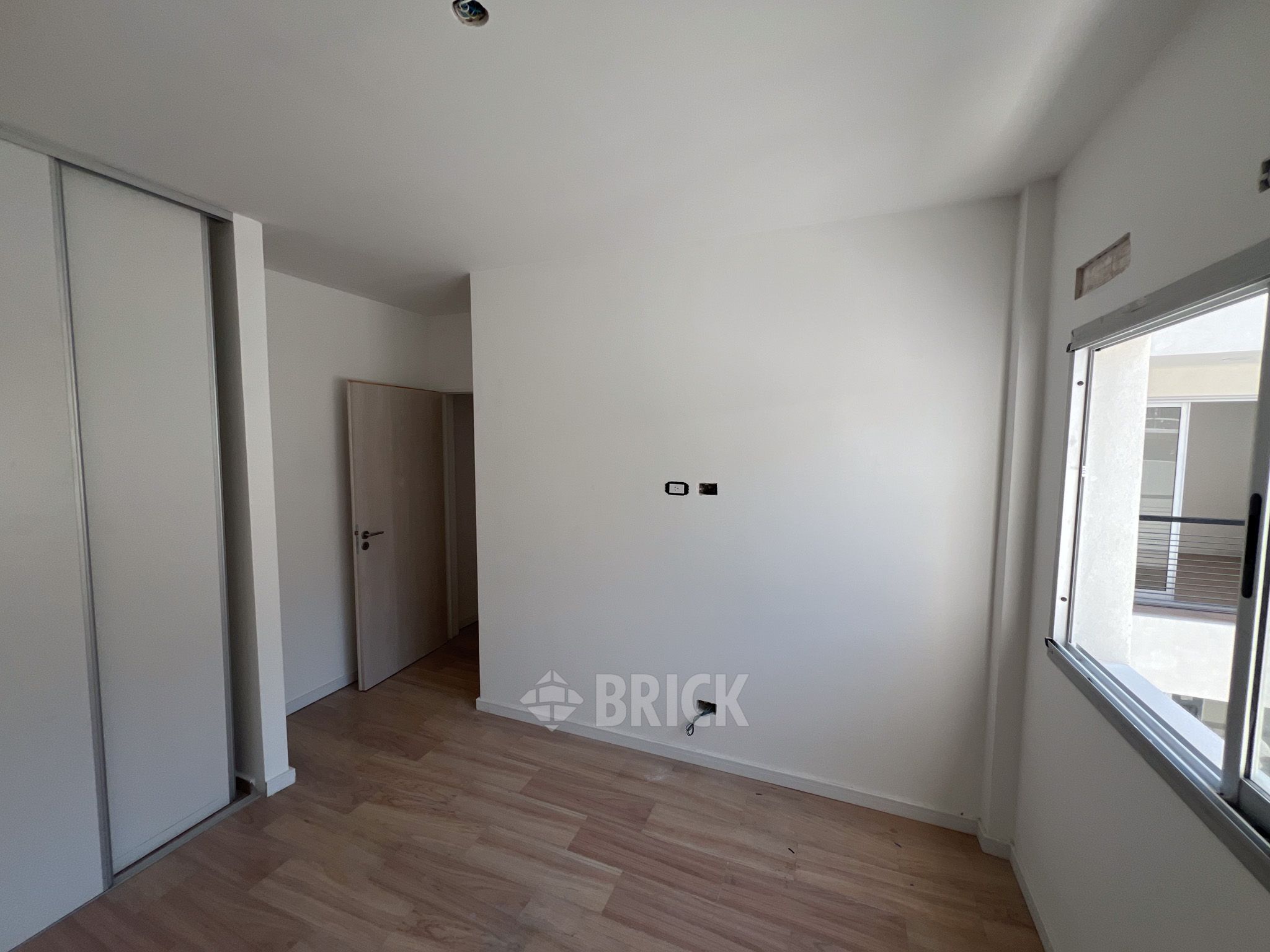 ALVAREZ, JULIAN al 700 Piso 2 15