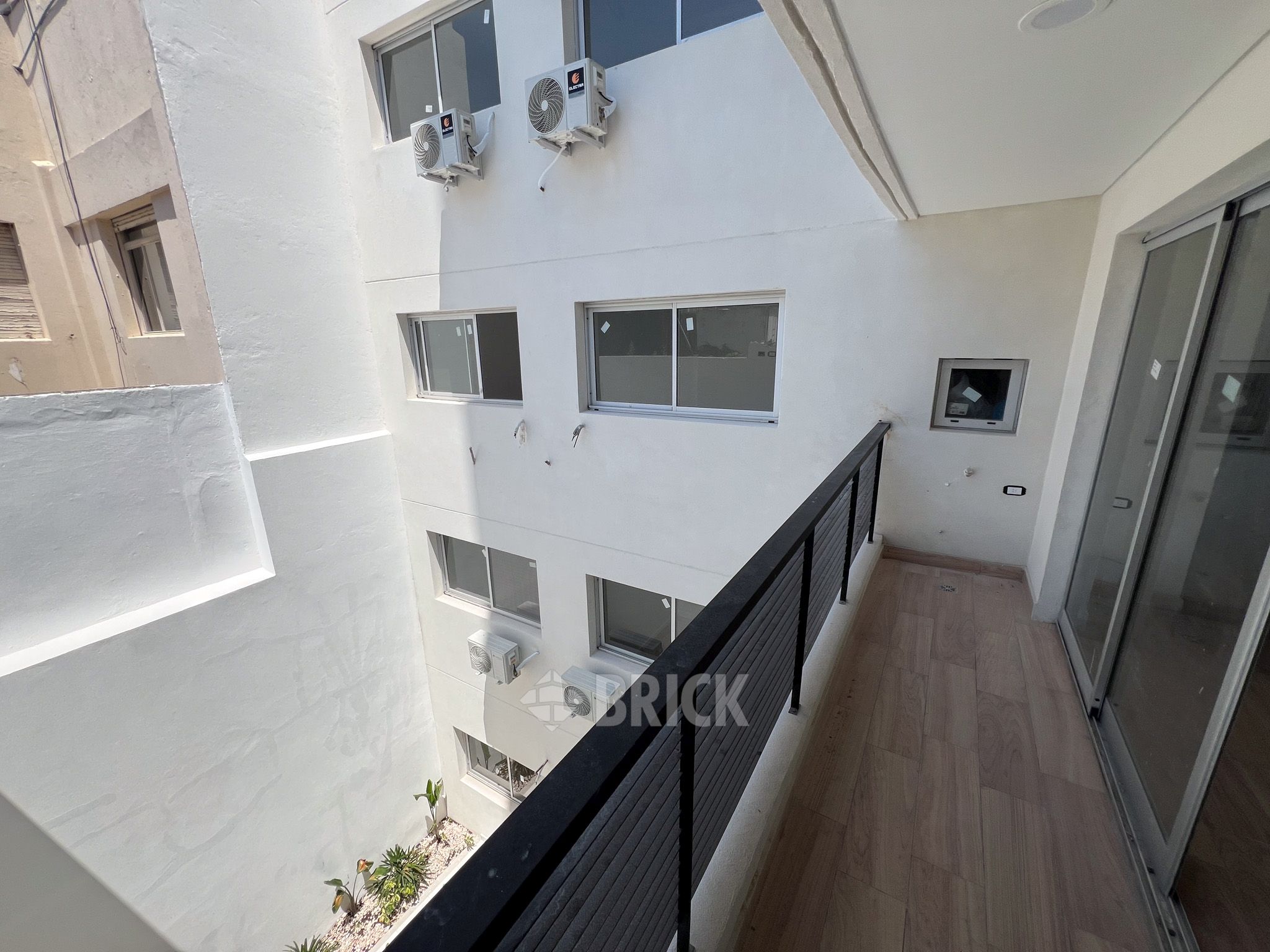 ALVAREZ, JULIAN al 700 Piso 2 5