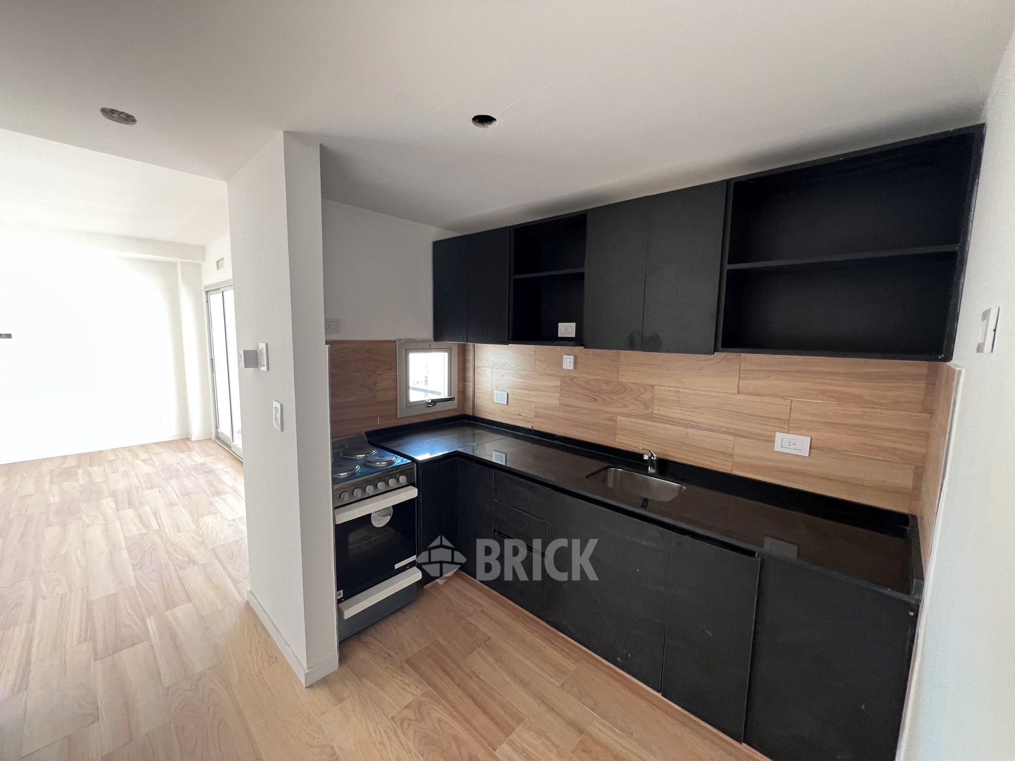 ALVAREZ, JULIAN al 700 Piso 2 7