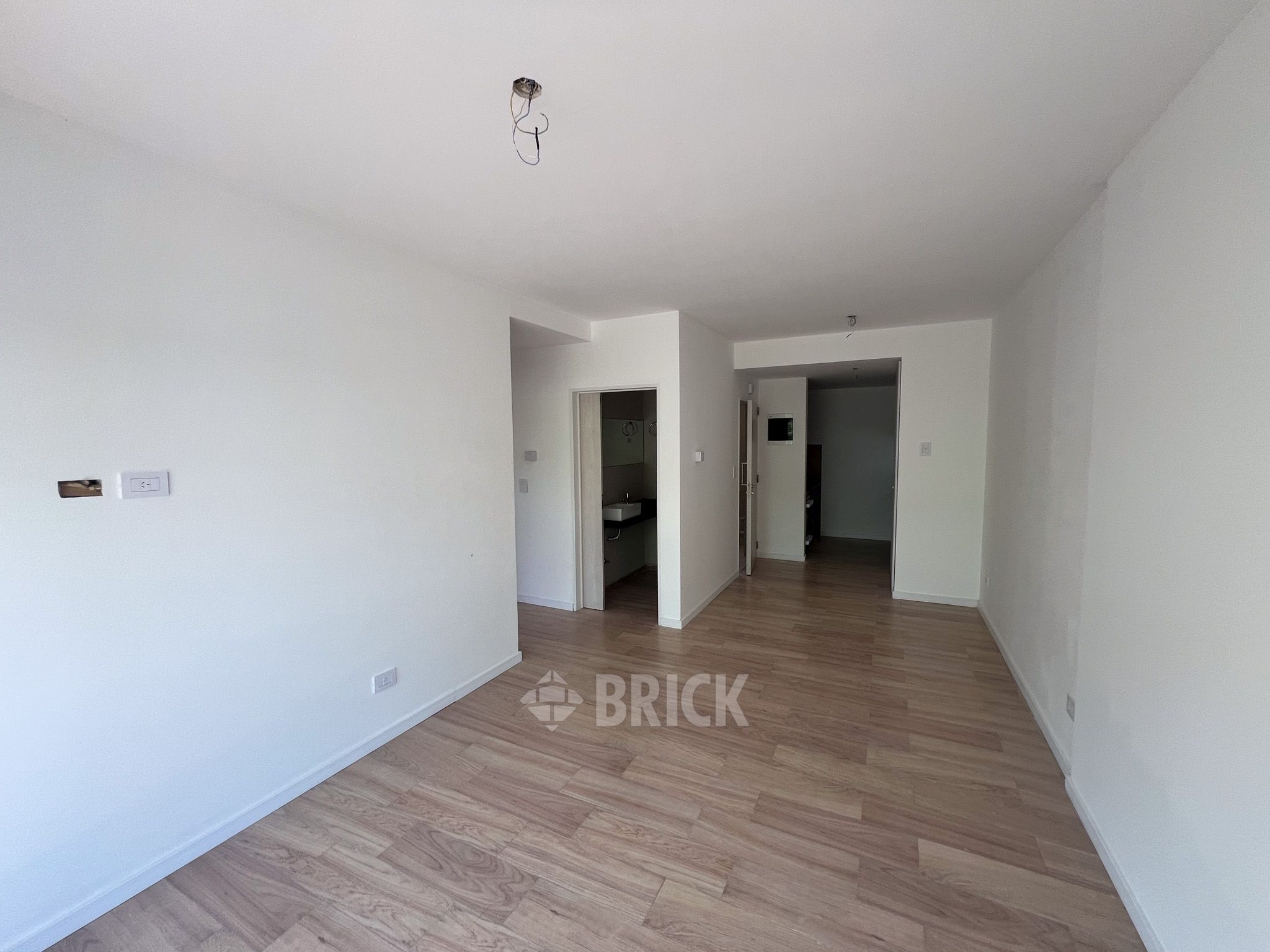 ALVAREZ, JULIAN al 700 Piso 6 5