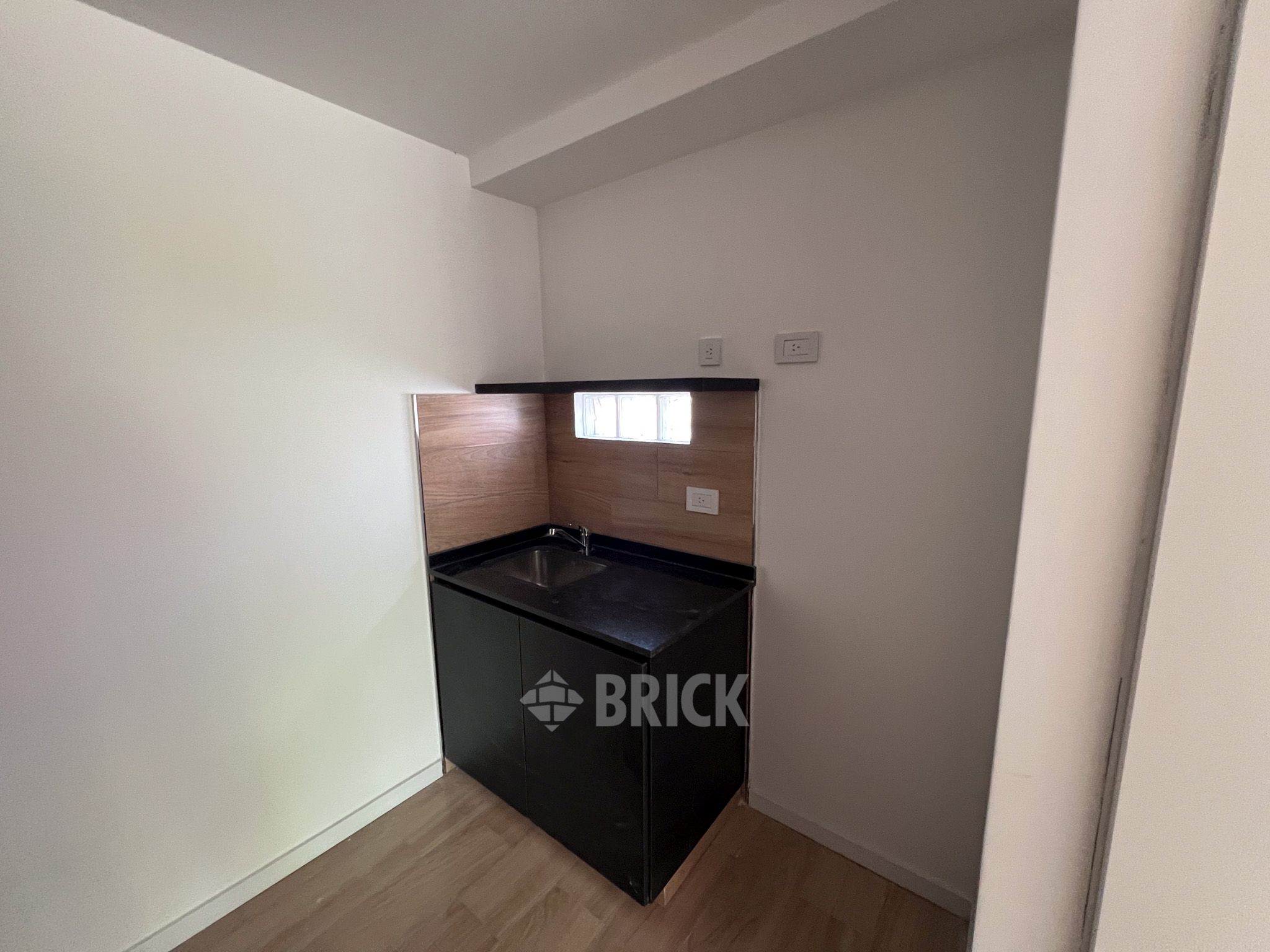 ALVAREZ, JULIAN al 700 Piso 6 7