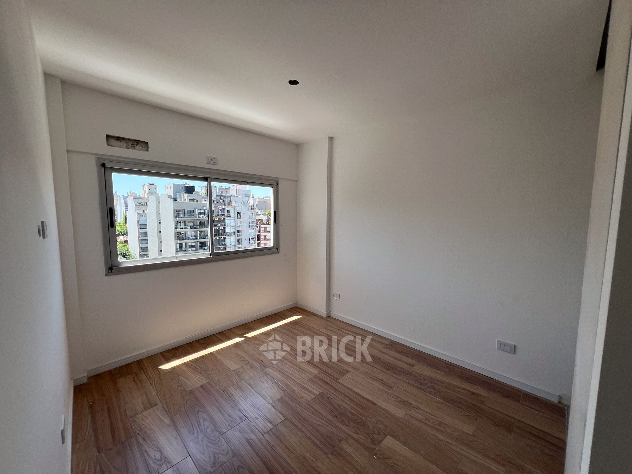 ALVAREZ, JULIAN al 700 Piso 6 15