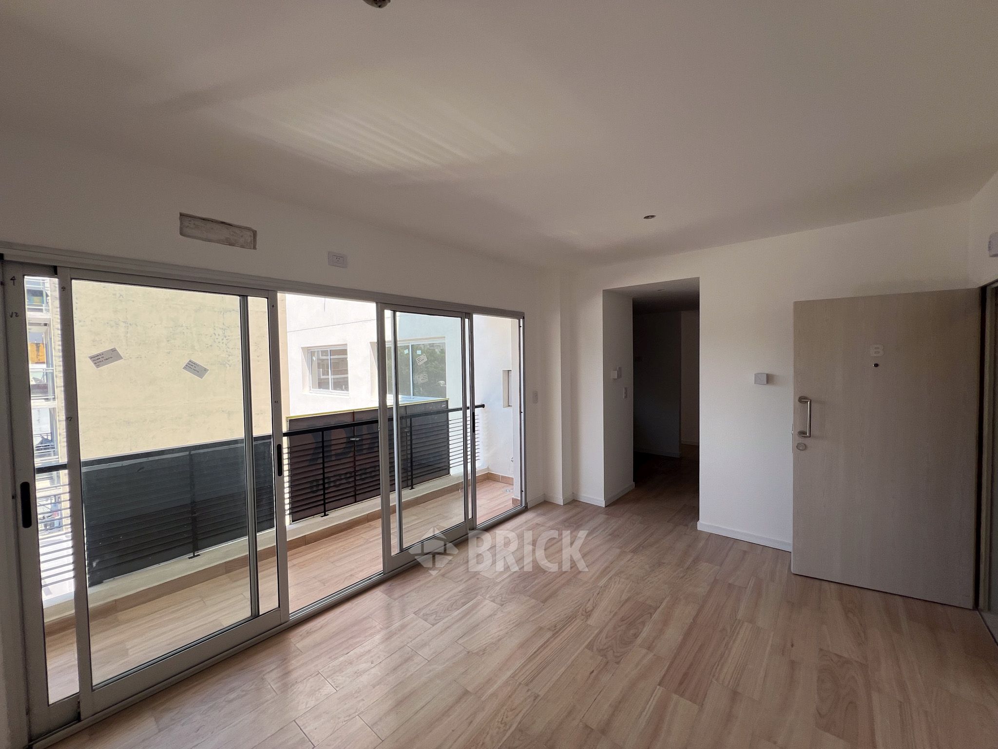 ALVAREZ, JULIAN al 700 Piso 6 3