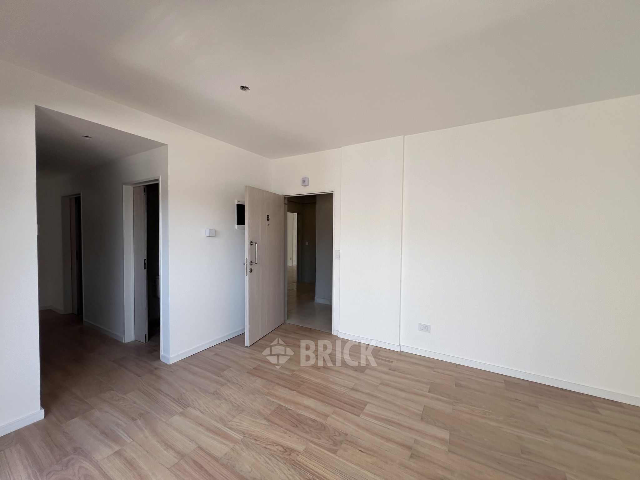 ALVAREZ, JULIAN al 700 Piso 6 6