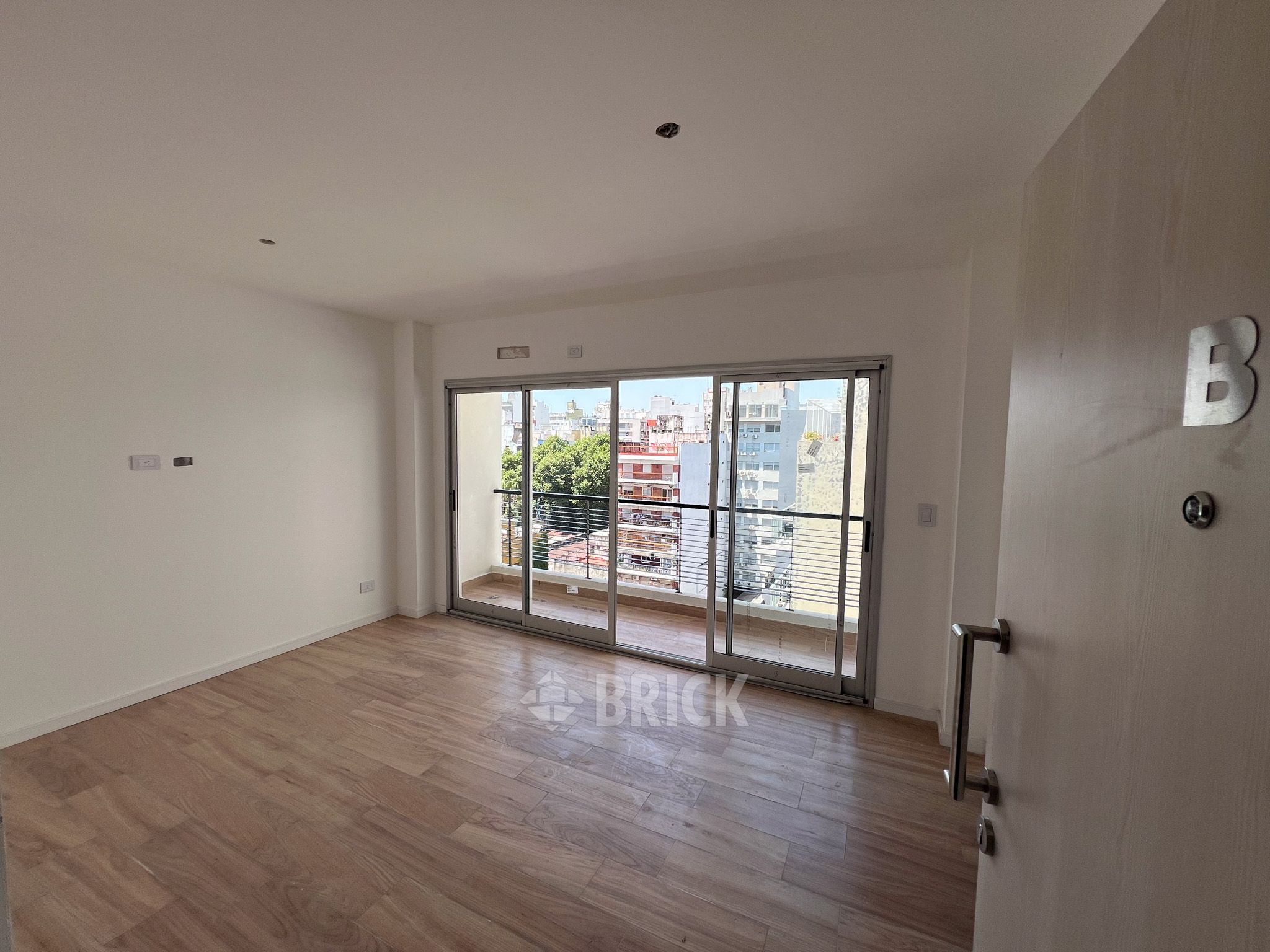 ALVAREZ, JULIAN al 700 Piso 8 1