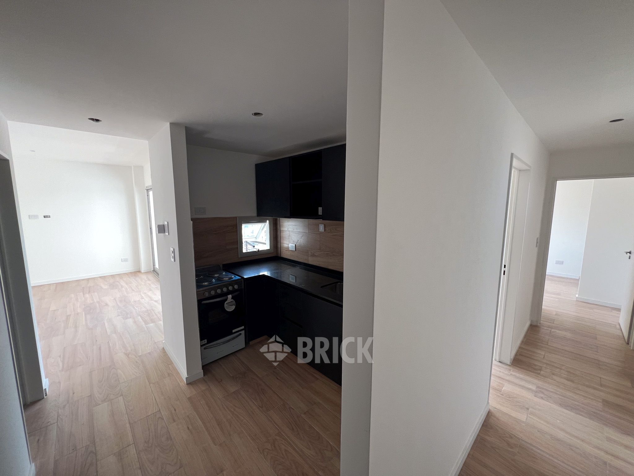 ALVAREZ, JULIAN al 700 Piso 8 12