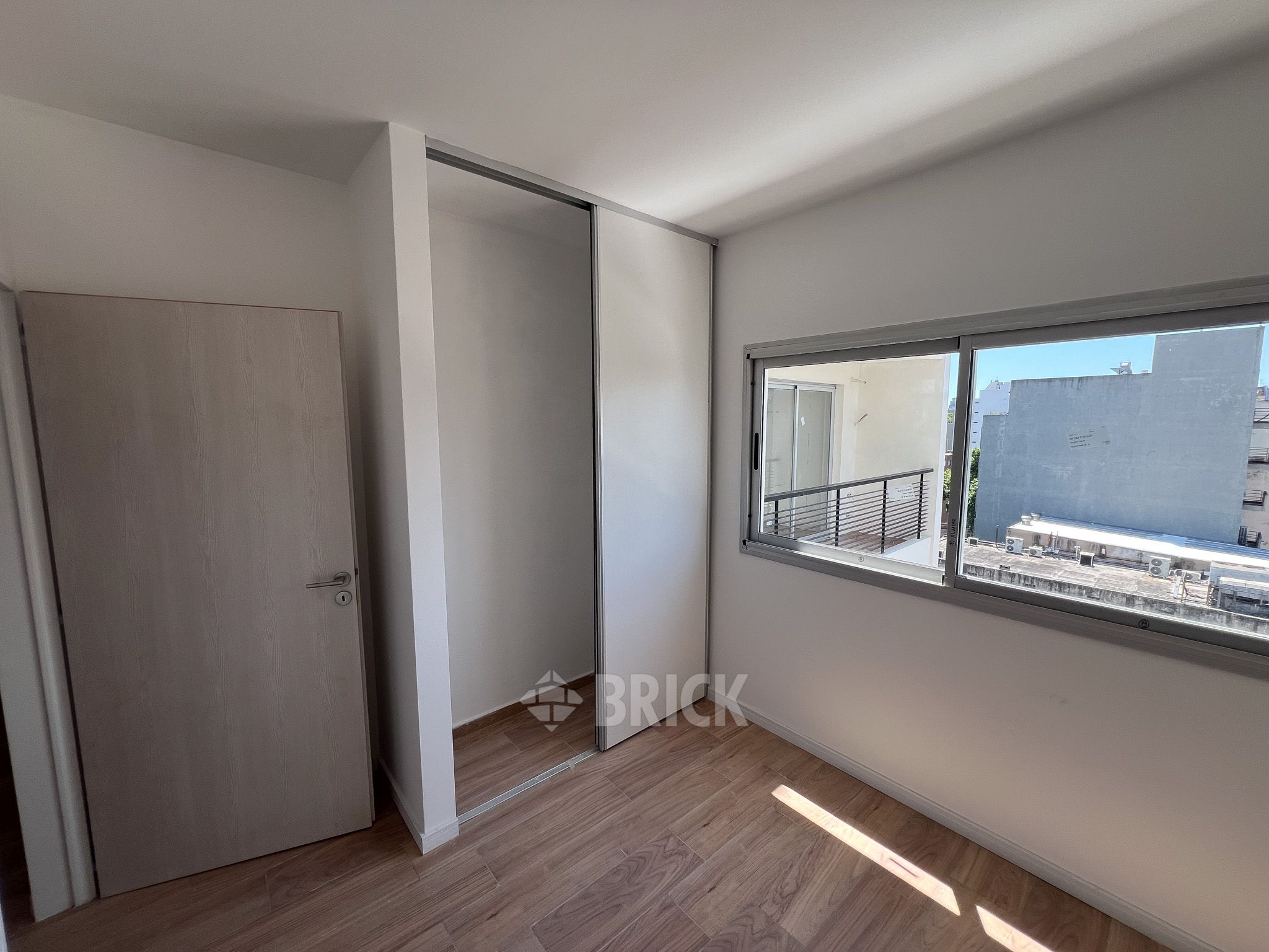 ALVAREZ, JULIAN al 700 Piso 8 14