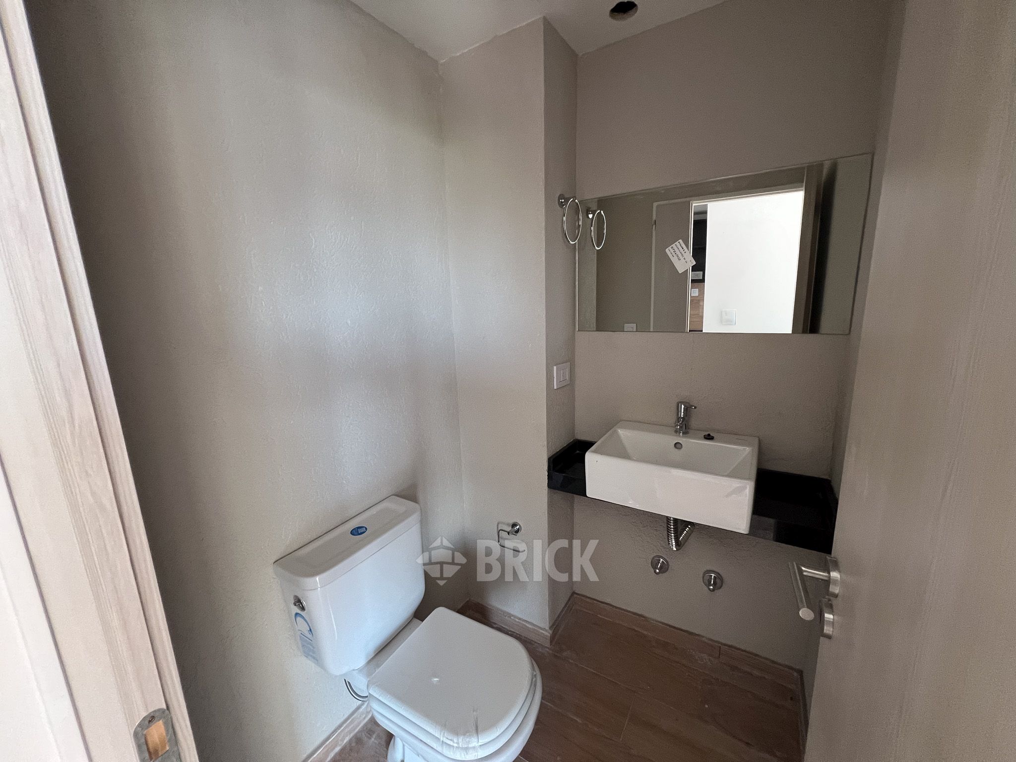 ALVAREZ, JULIAN al 700 Piso 8 6