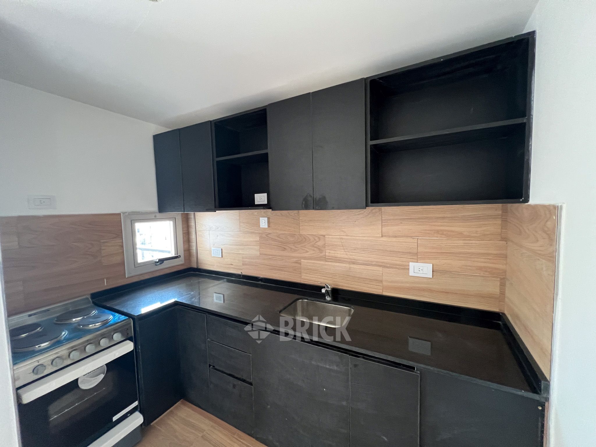 ALVAREZ, JULIAN al 700 Piso 8 9