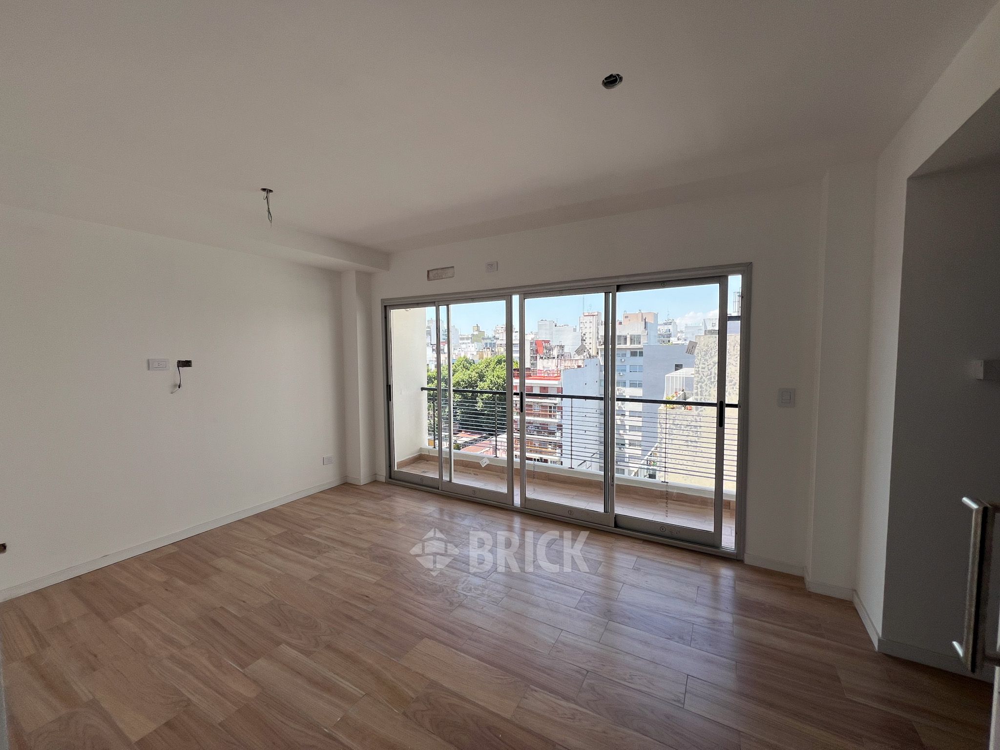 ALVAREZ, JULIAN al 700 Piso 9 1