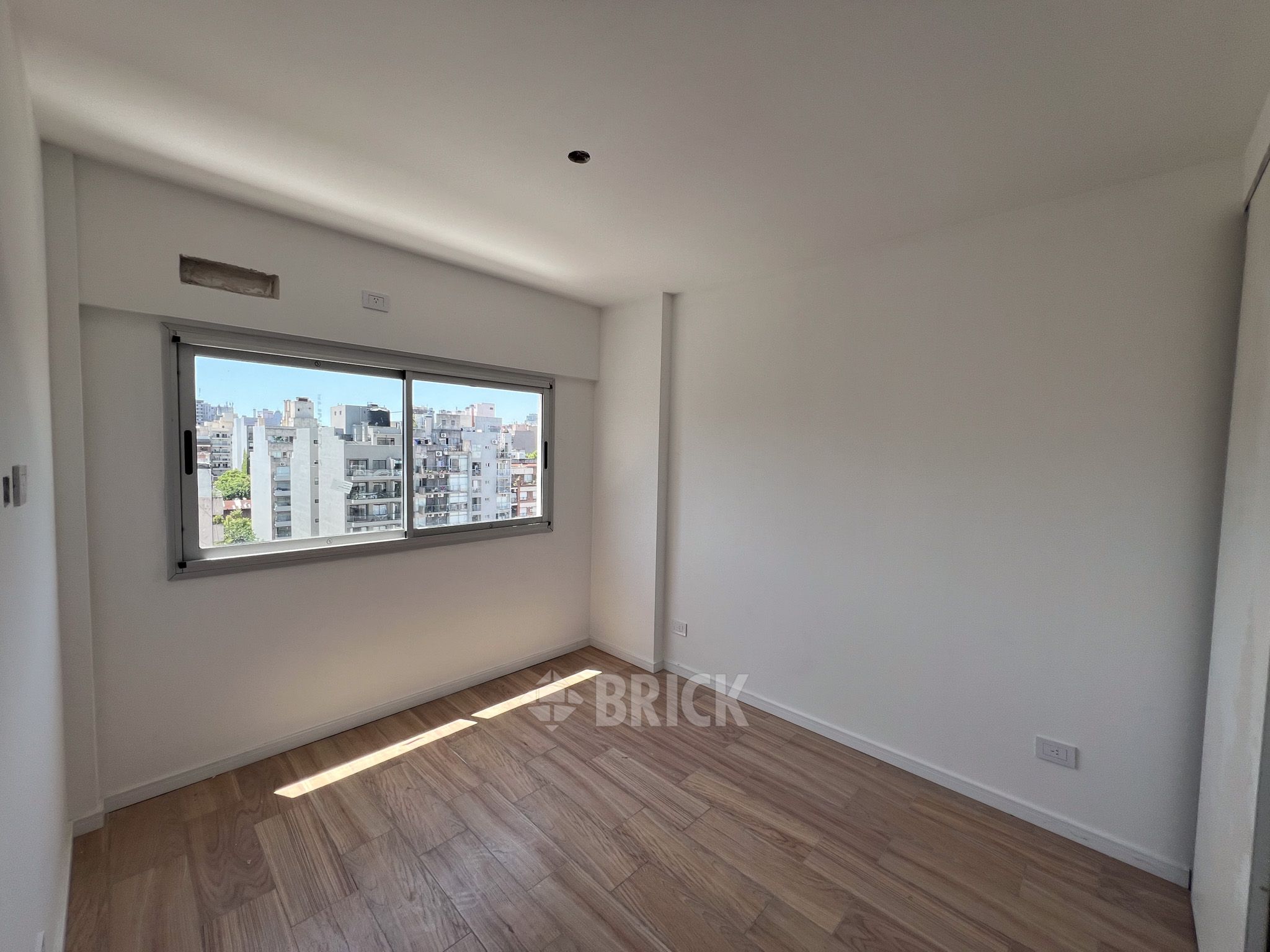 ALVAREZ, JULIAN al 700 Piso 9 15