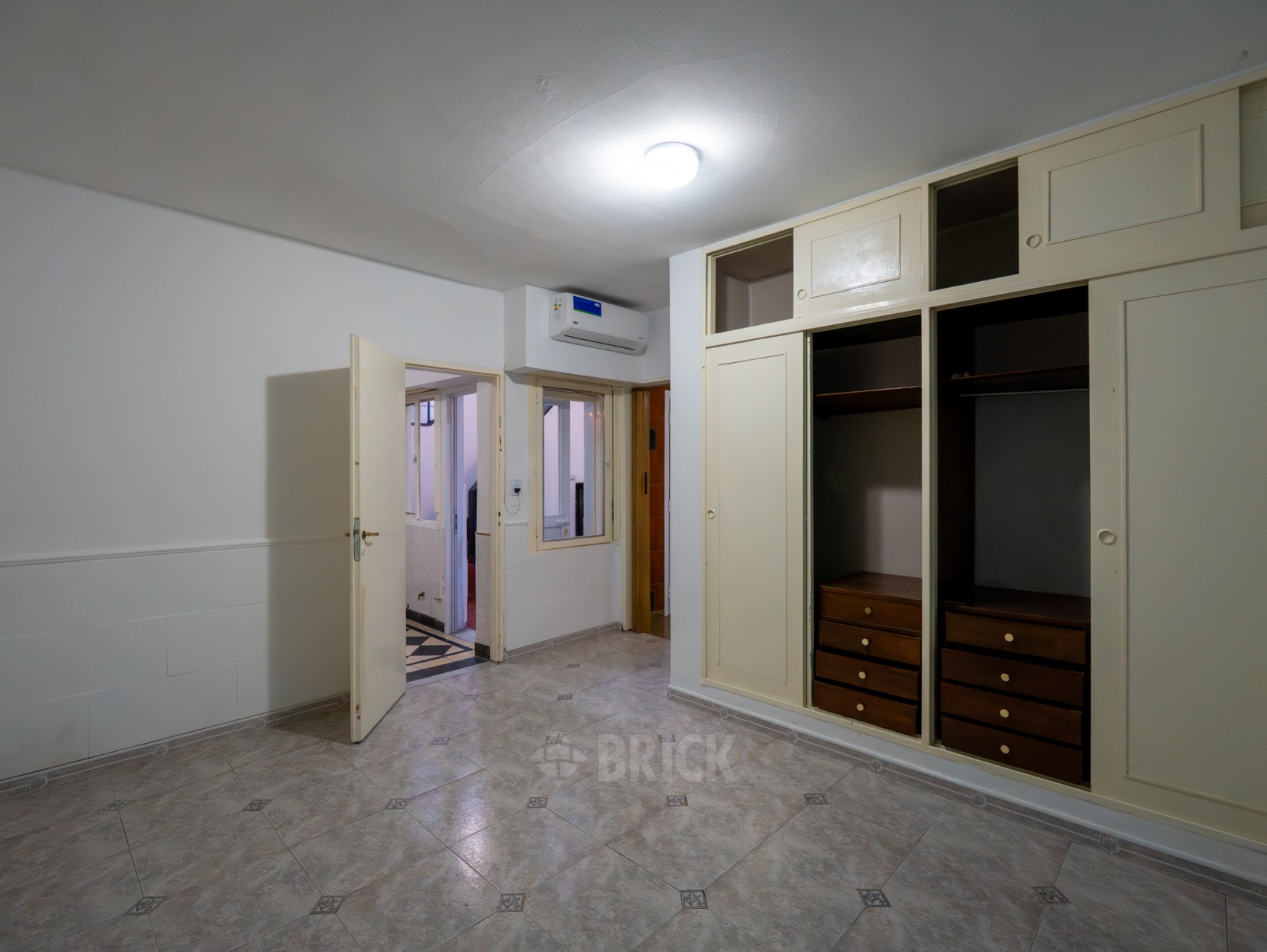 CUCHA CUCHA al 1700 Piso PB 8