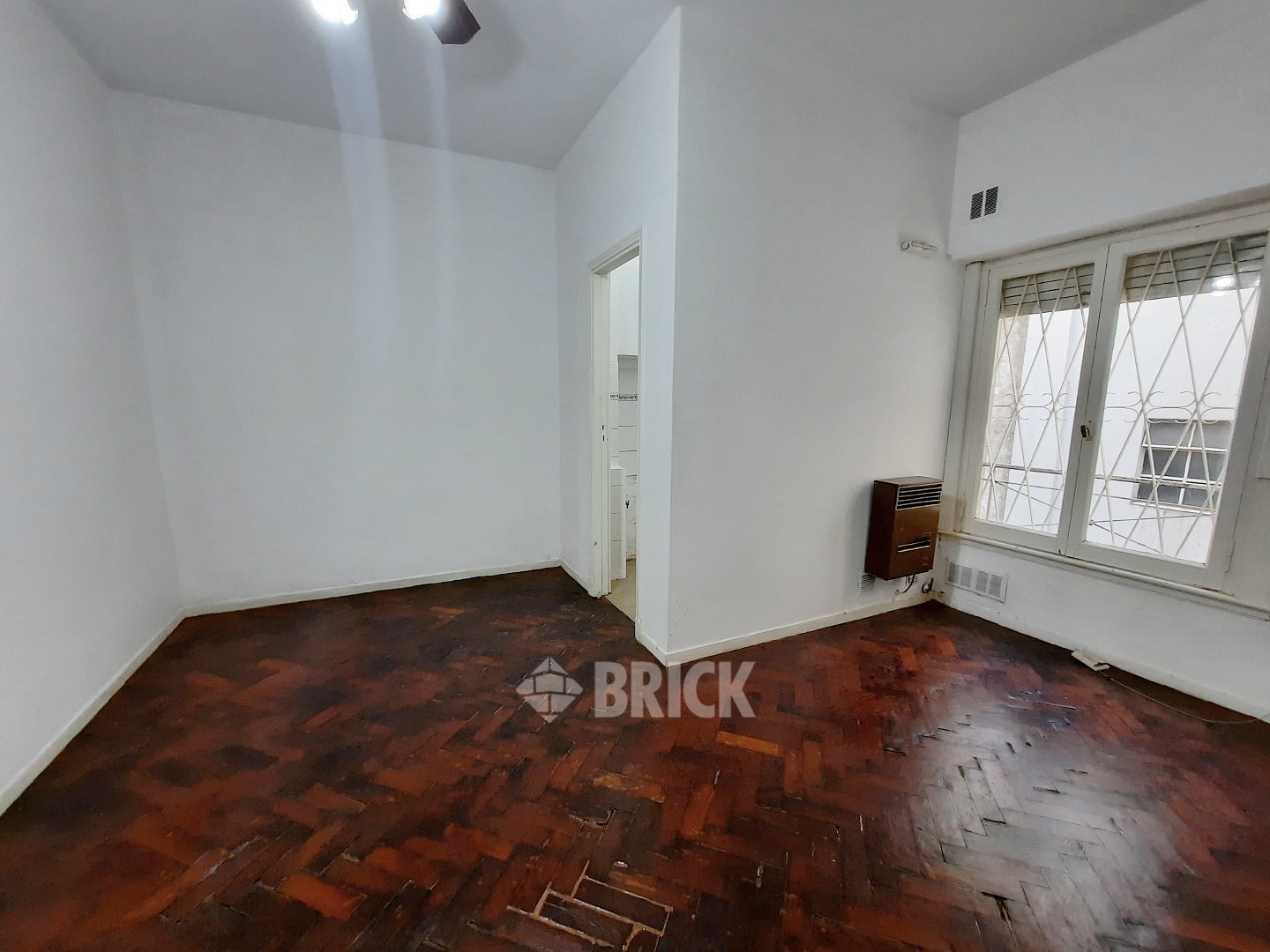 THAMES al 2300 Piso 3 3