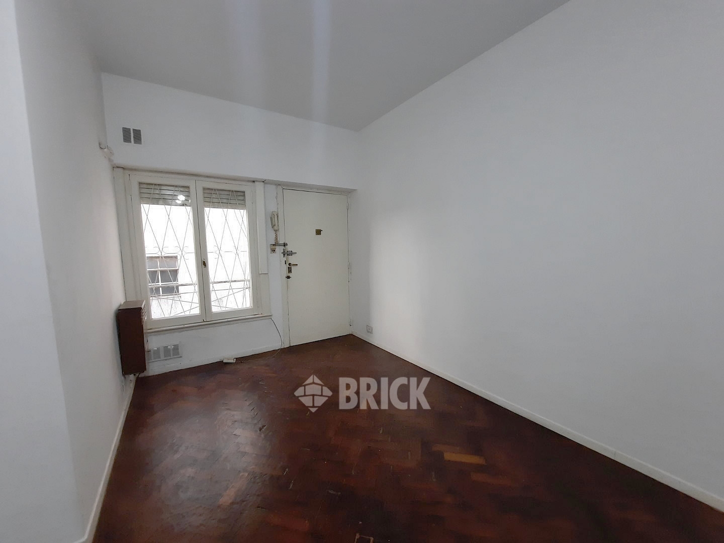 THAMES al 2300 Piso 3 5