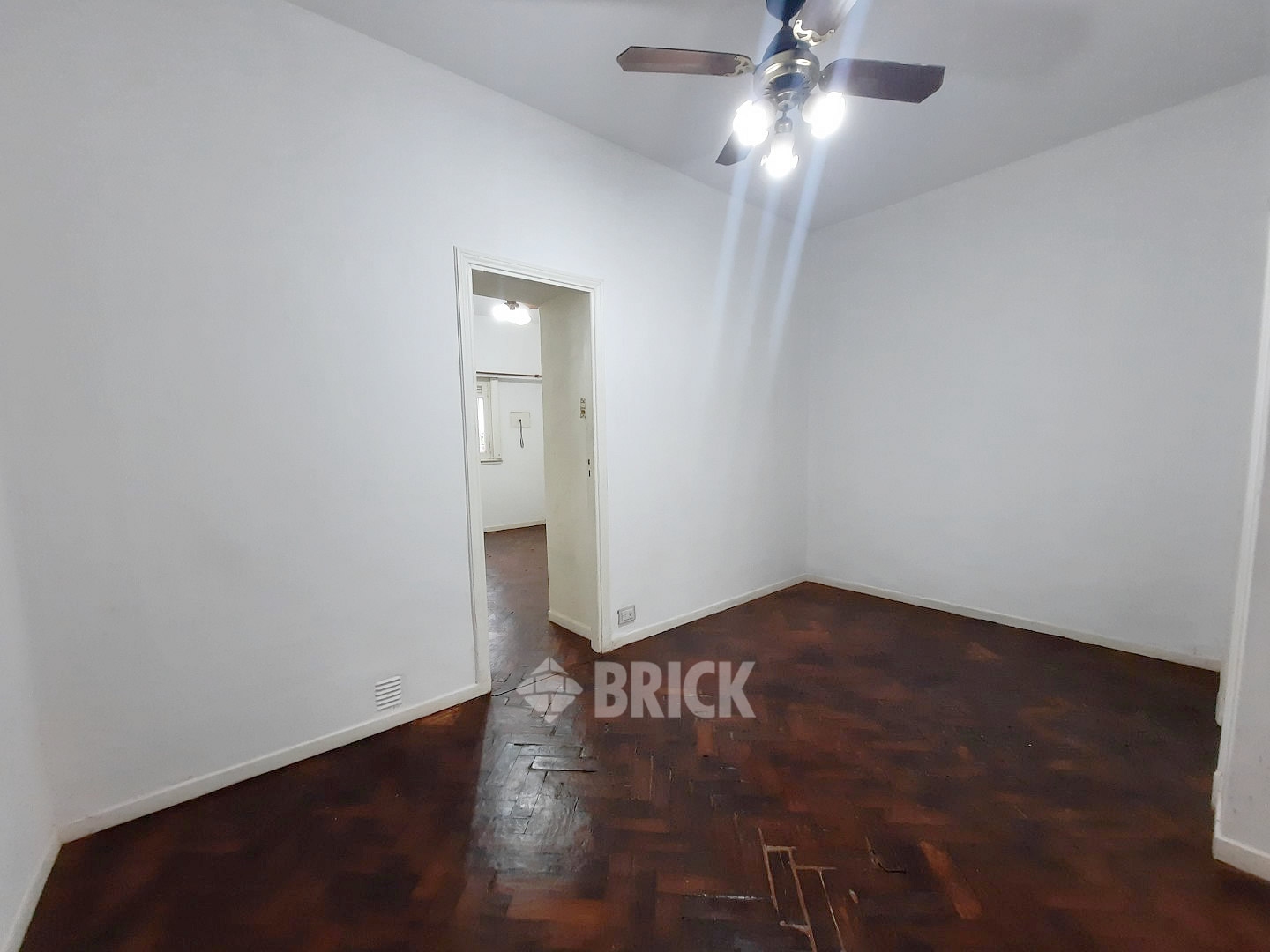 THAMES al 2300 Piso 3 7