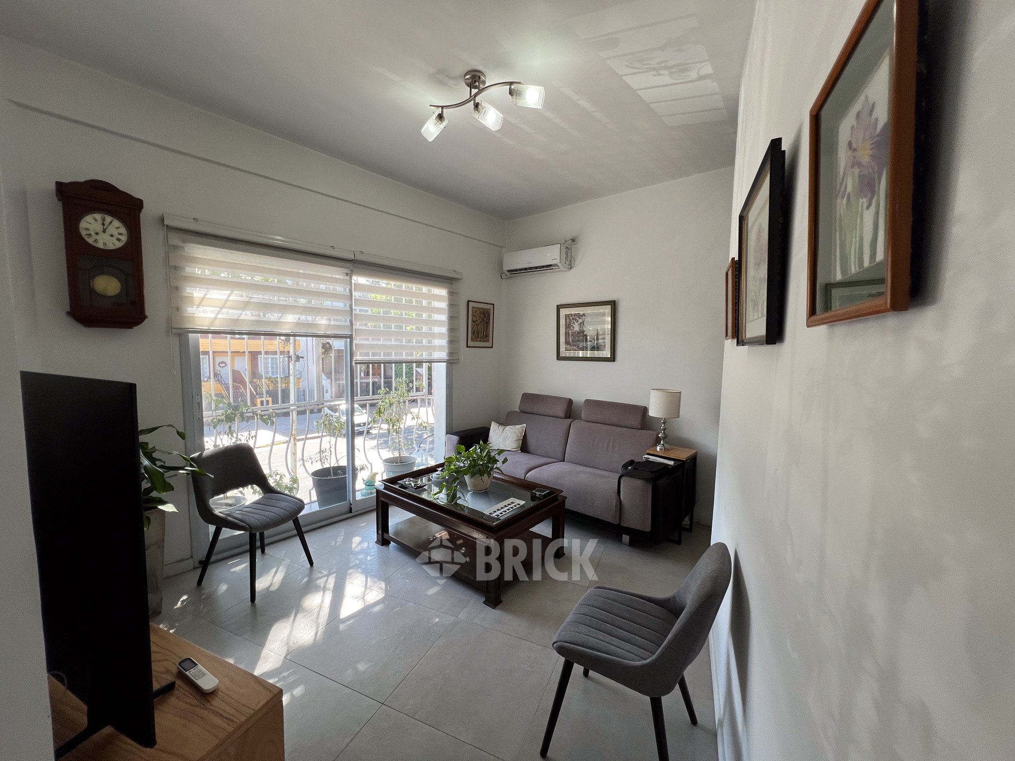 COMBATIENTES DE MALVINAS, AV. al 3700 Piso 1 1