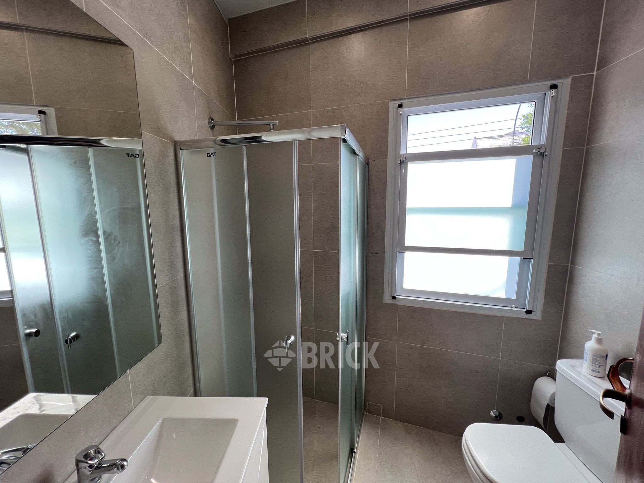 COMBATIENTES DE MALVINAS, AV. al 3700 Piso 1 12