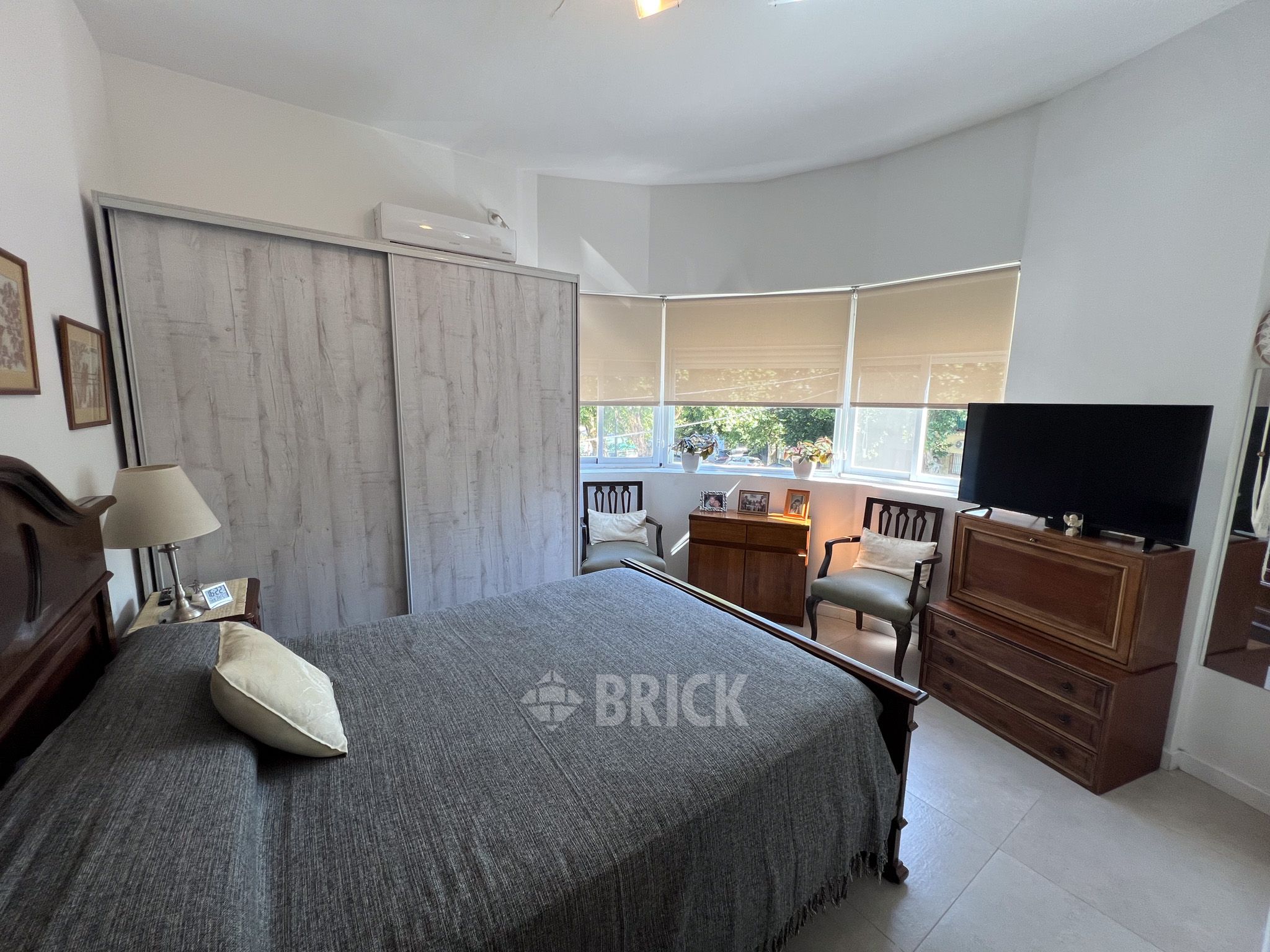 COMBATIENTES DE MALVINAS, AV. al 3700 Piso 1 13