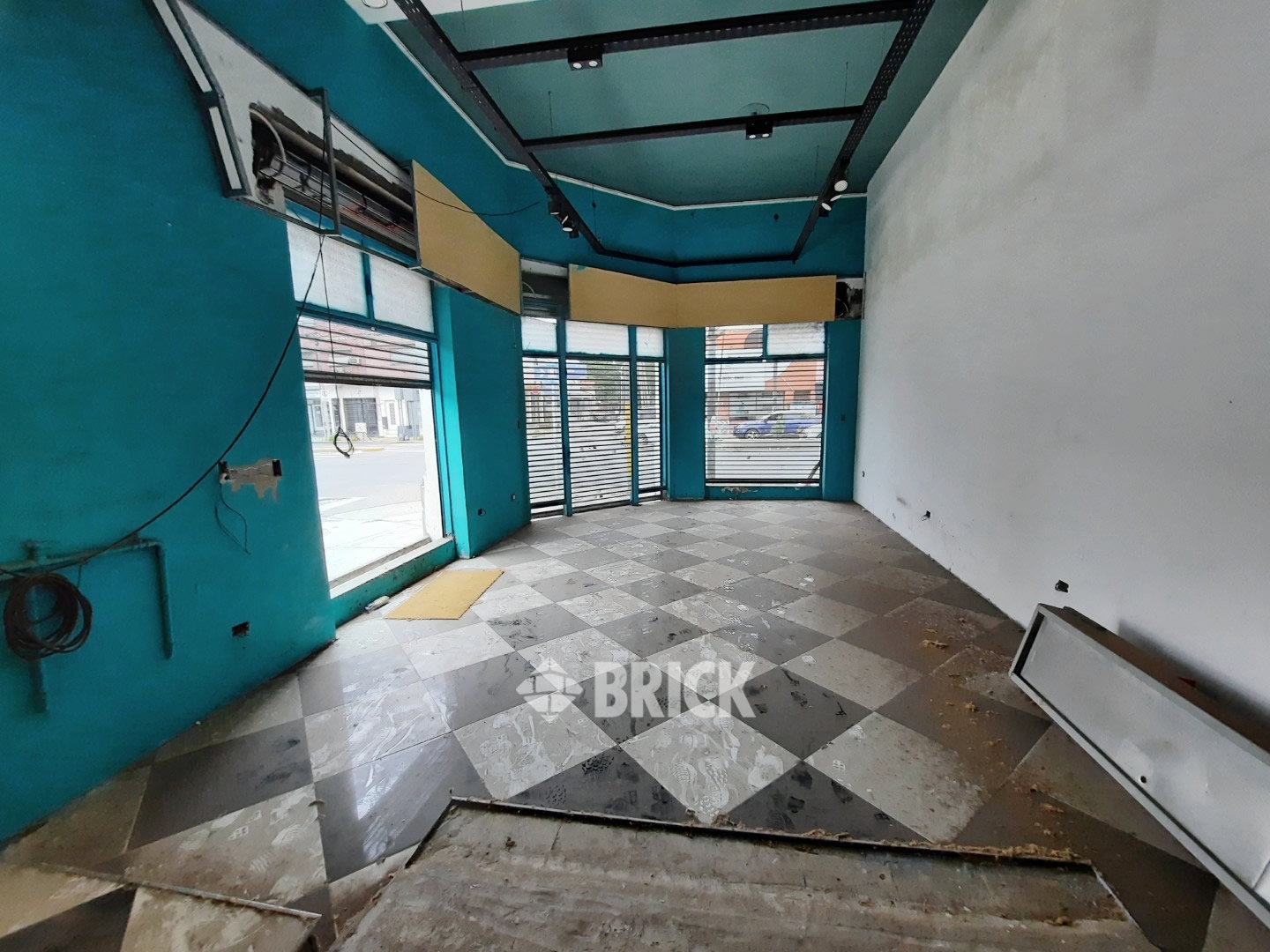 YRIGOYEN, HIPOLITO, AV. al 6600 5