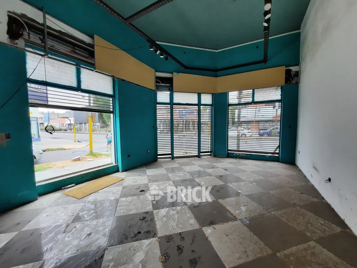YRIGOYEN, HIPOLITO, AV. al 6600 6