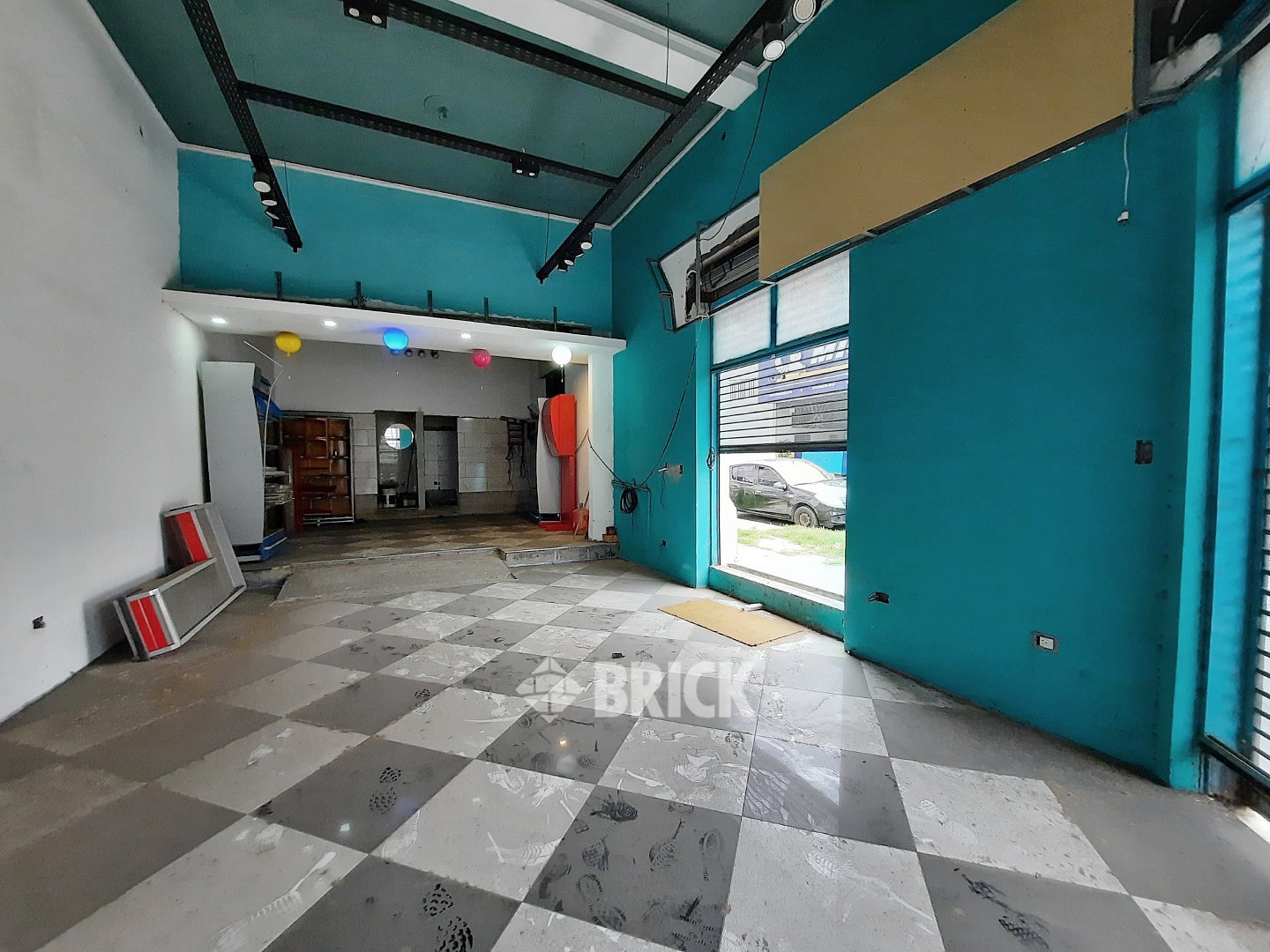 YRIGOYEN, HIPOLITO, AV. al 6600 8