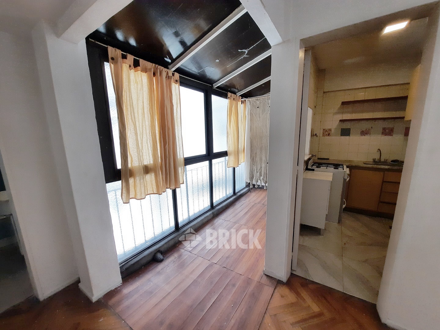 ALVAREZ, JULIAN al 2400 Piso 9 10