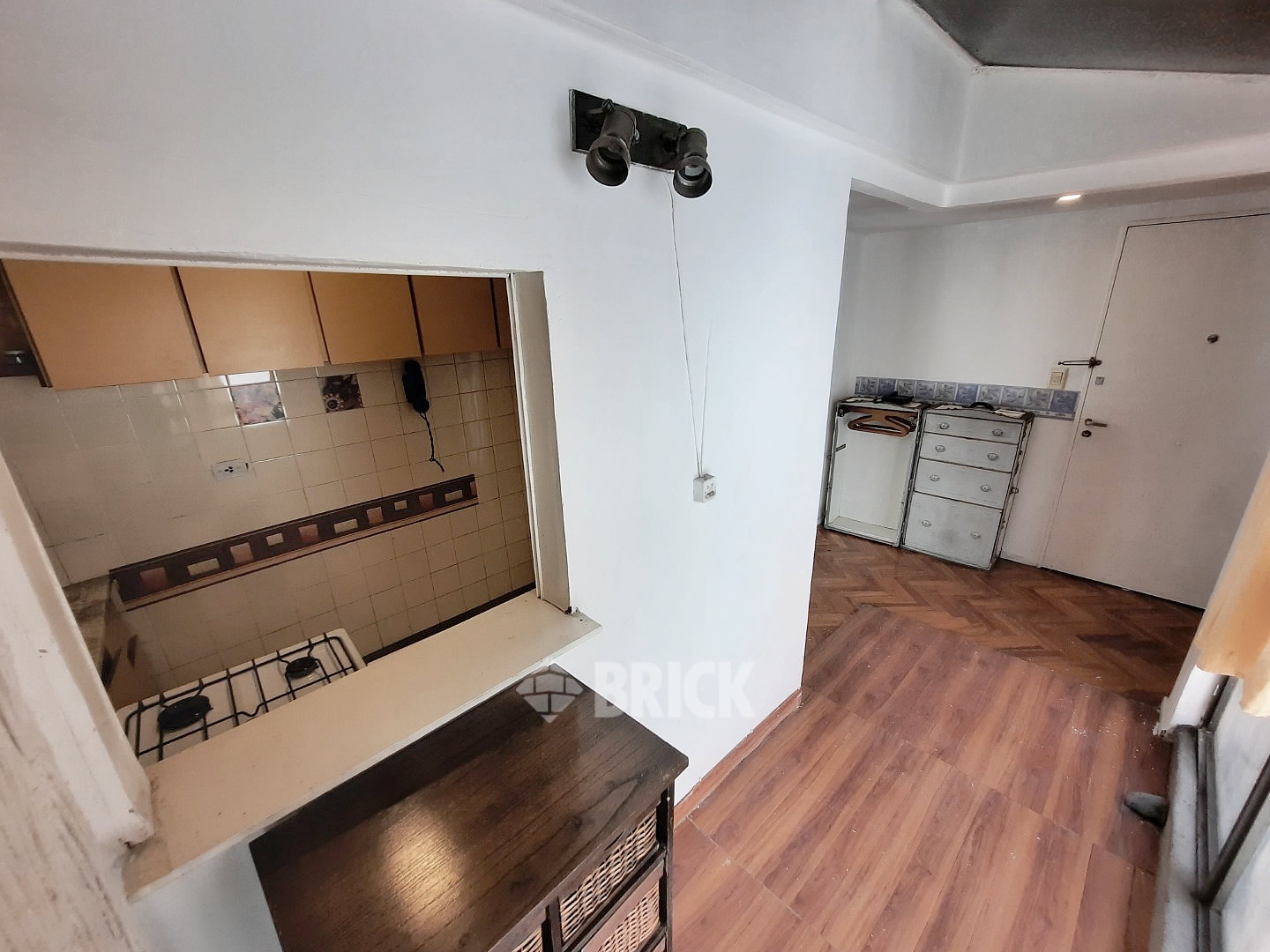 ALVAREZ, JULIAN al 2400 Piso 9 12