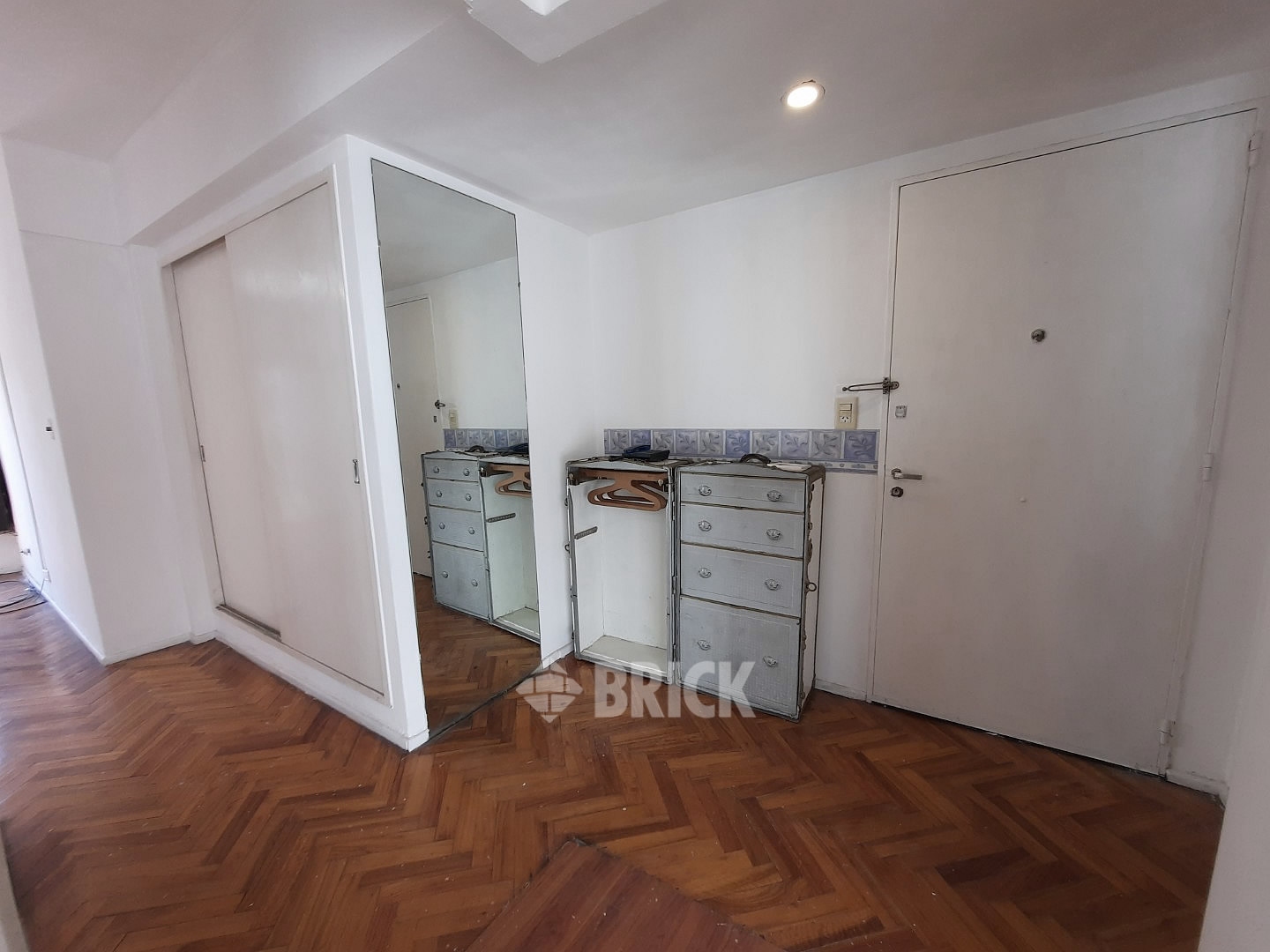 ALVAREZ, JULIAN al 2400 Piso 9 13