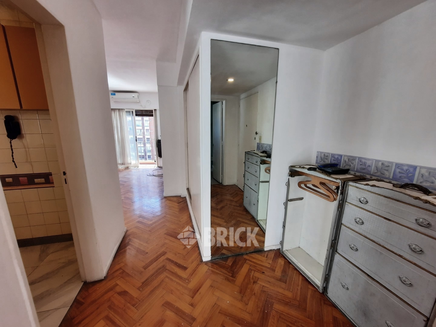 ALVAREZ, JULIAN al 2400 Piso 9 14