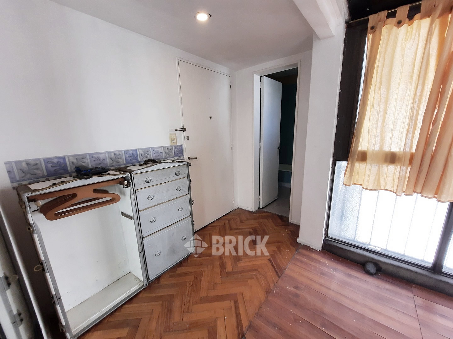 ALVAREZ, JULIAN al 2400 Piso 9 15