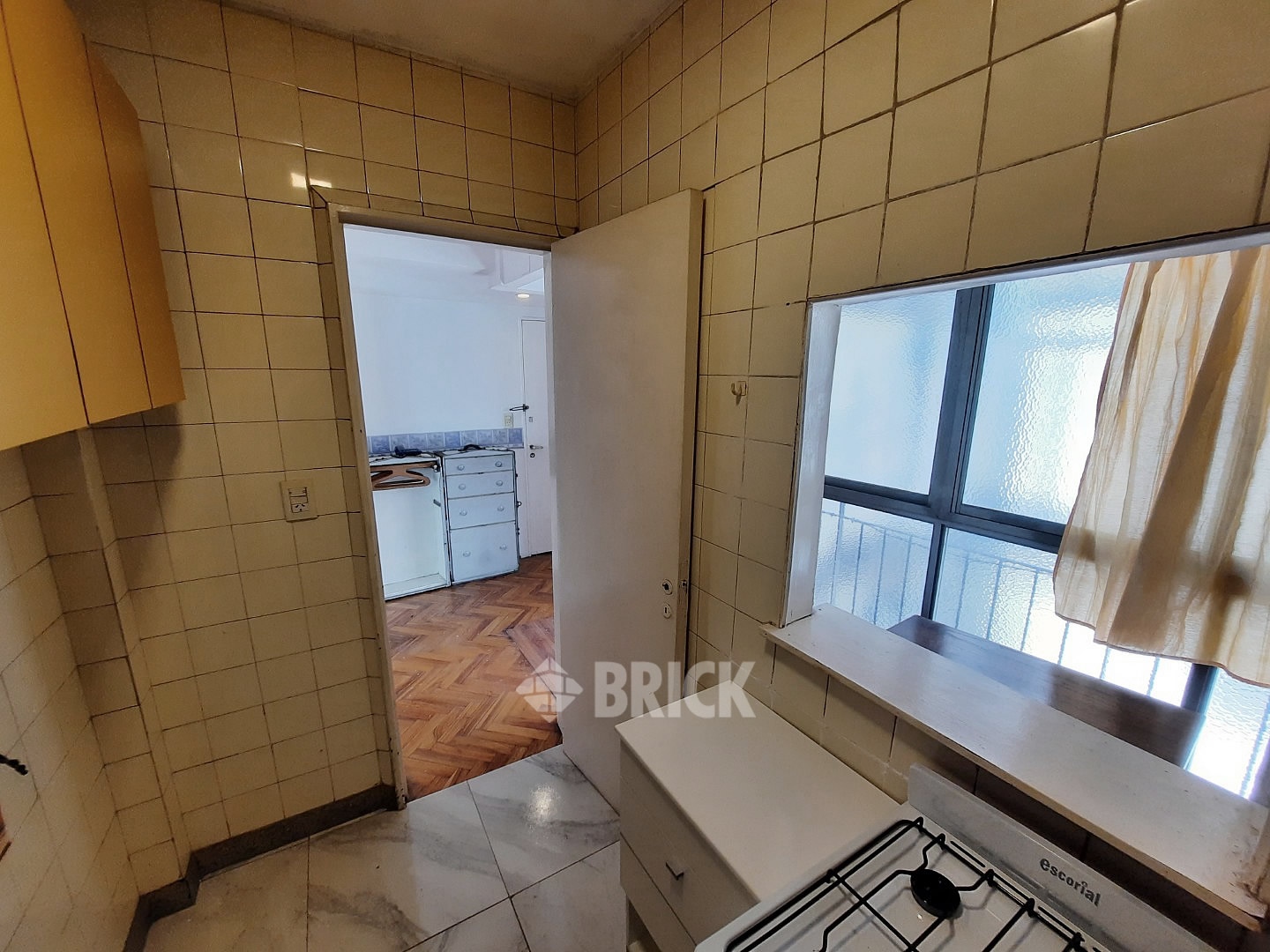 ALVAREZ, JULIAN al 2400 Piso 9 18