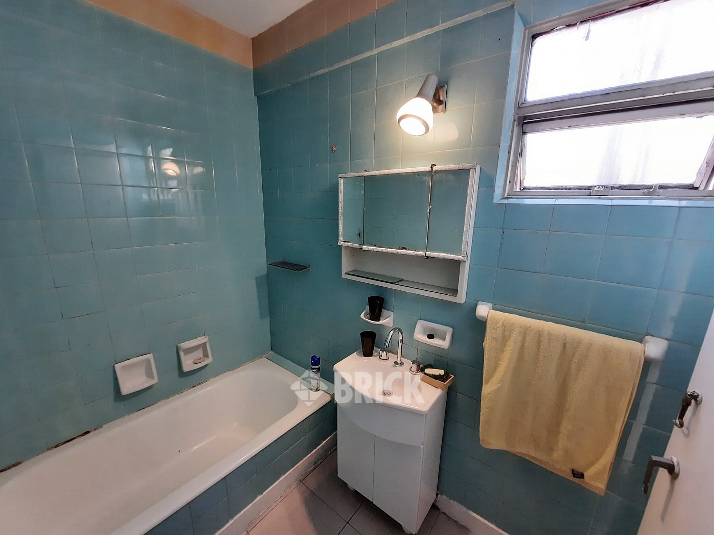 ALVAREZ, JULIAN al 2400 Piso 9 19