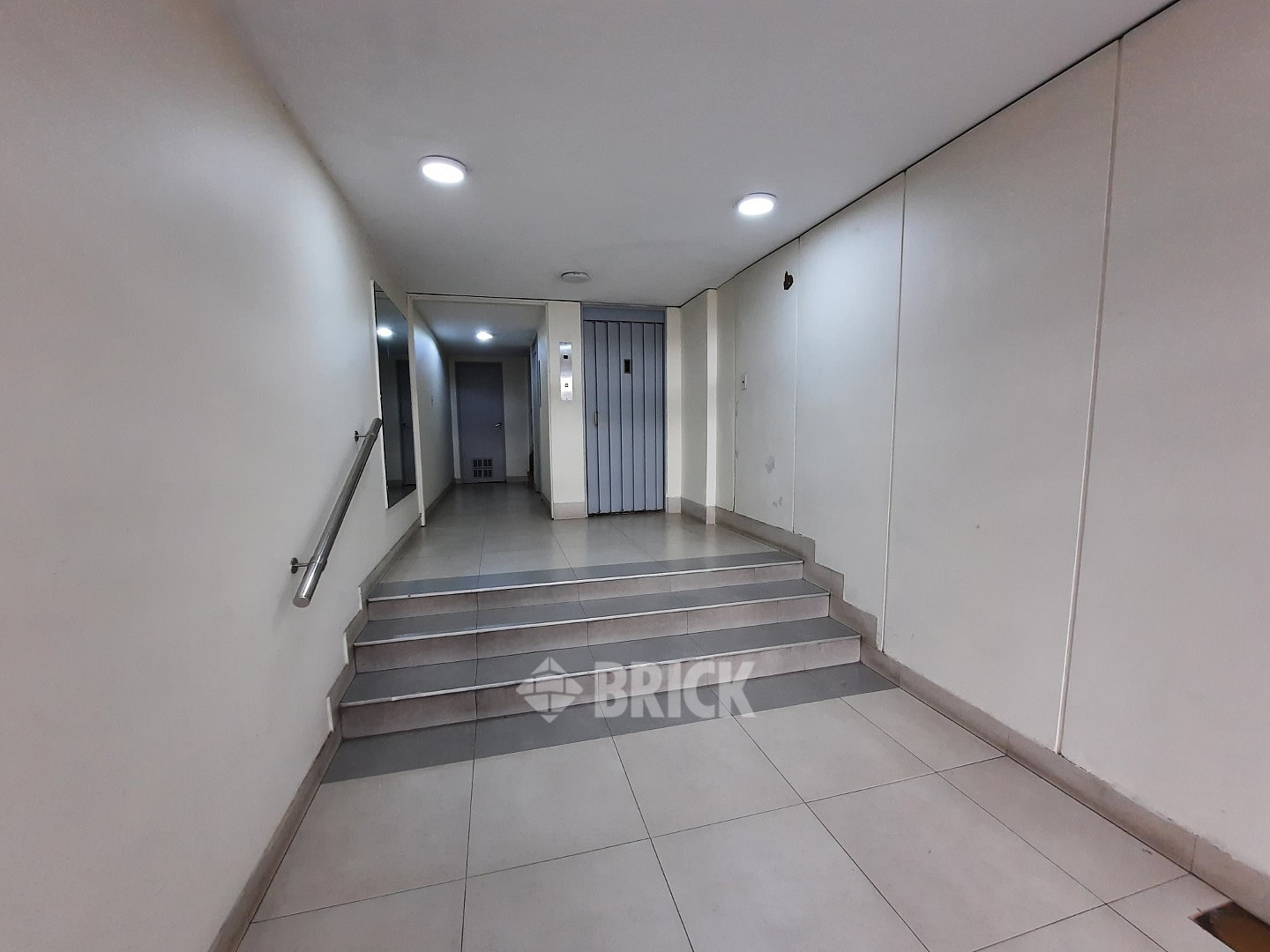 ALVAREZ, JULIAN al 2400 Piso 9 22