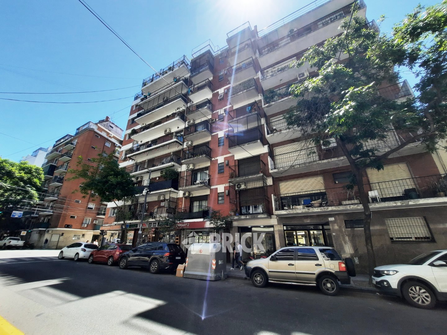 ALVAREZ, JULIAN al 2400 Piso 9 24