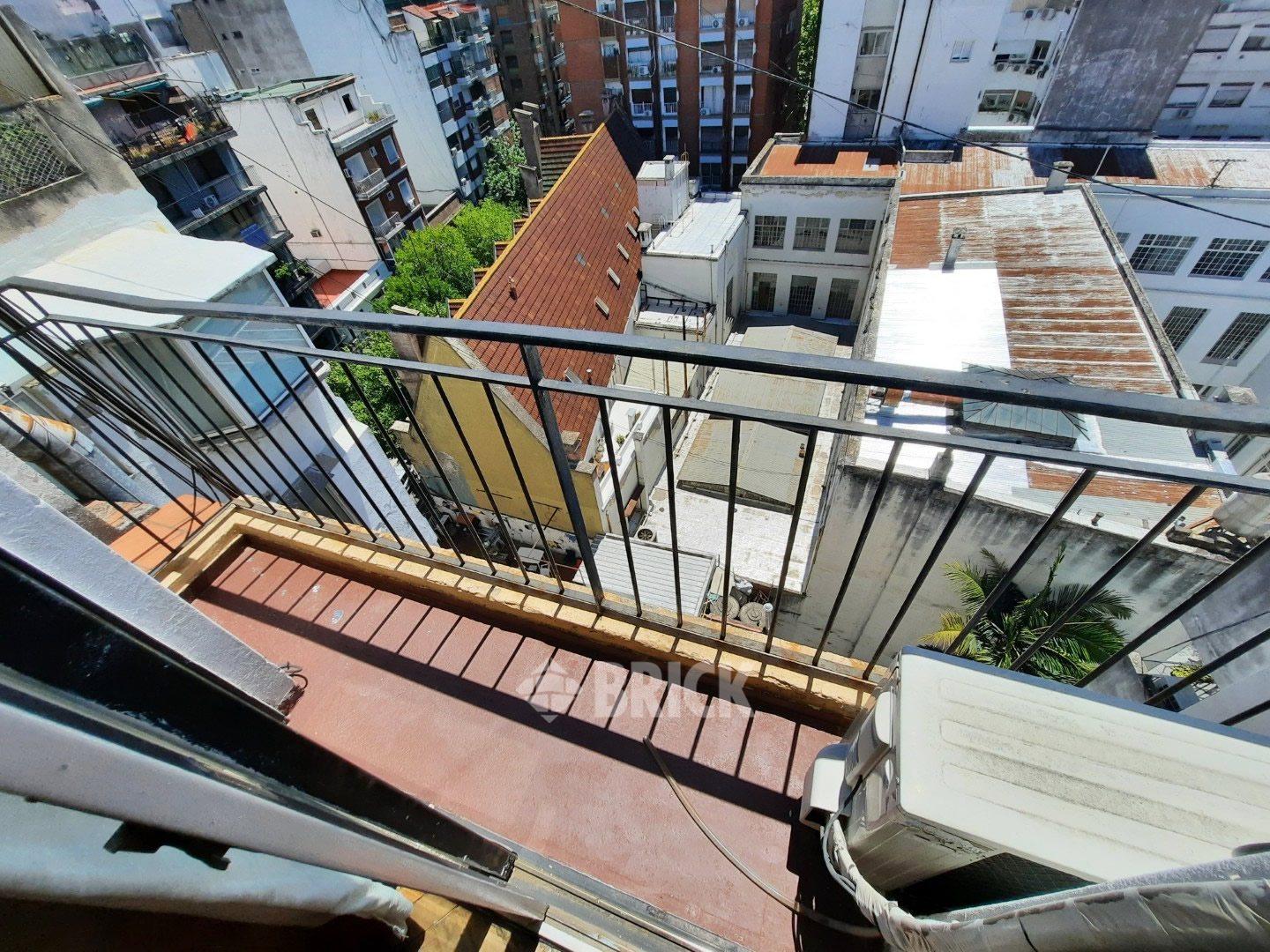 ALVAREZ, JULIAN al 2400 Piso 9 5