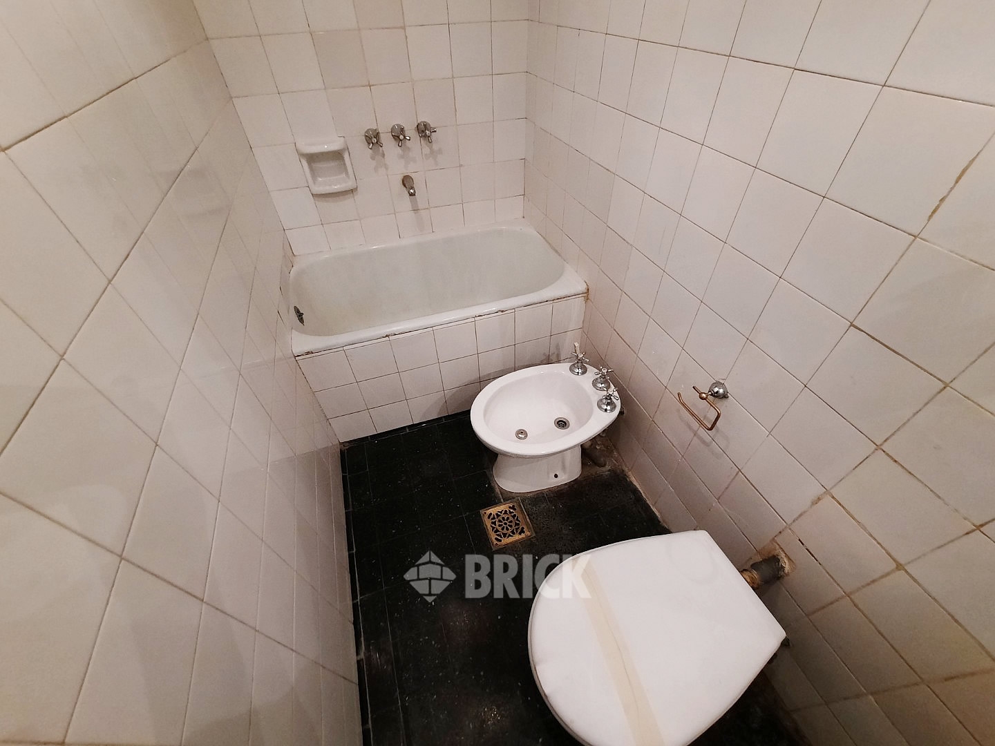 TUCUMAN al 600 Piso PB 12