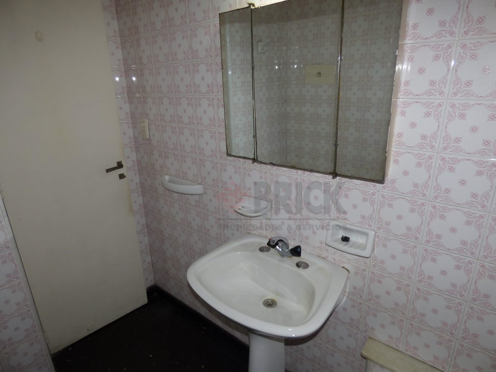 RIVADAVIA, AV. al 2800 Piso 1 13