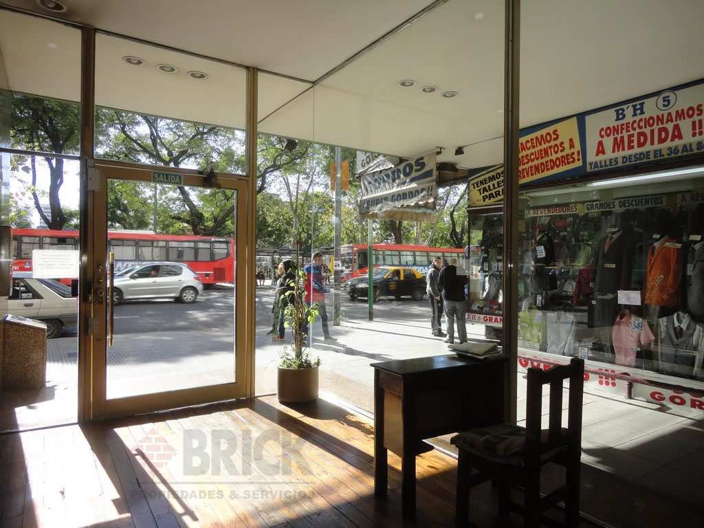 RIVADAVIA, AV. al 2800 Piso 1 17