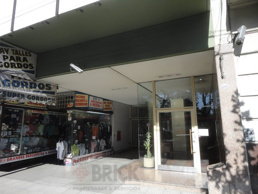 RIVADAVIA, AV. al 2800 Piso 1 18