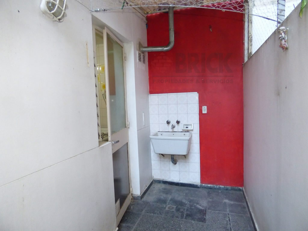 RIVADAVIA, AV. al 2800 Piso 1 9