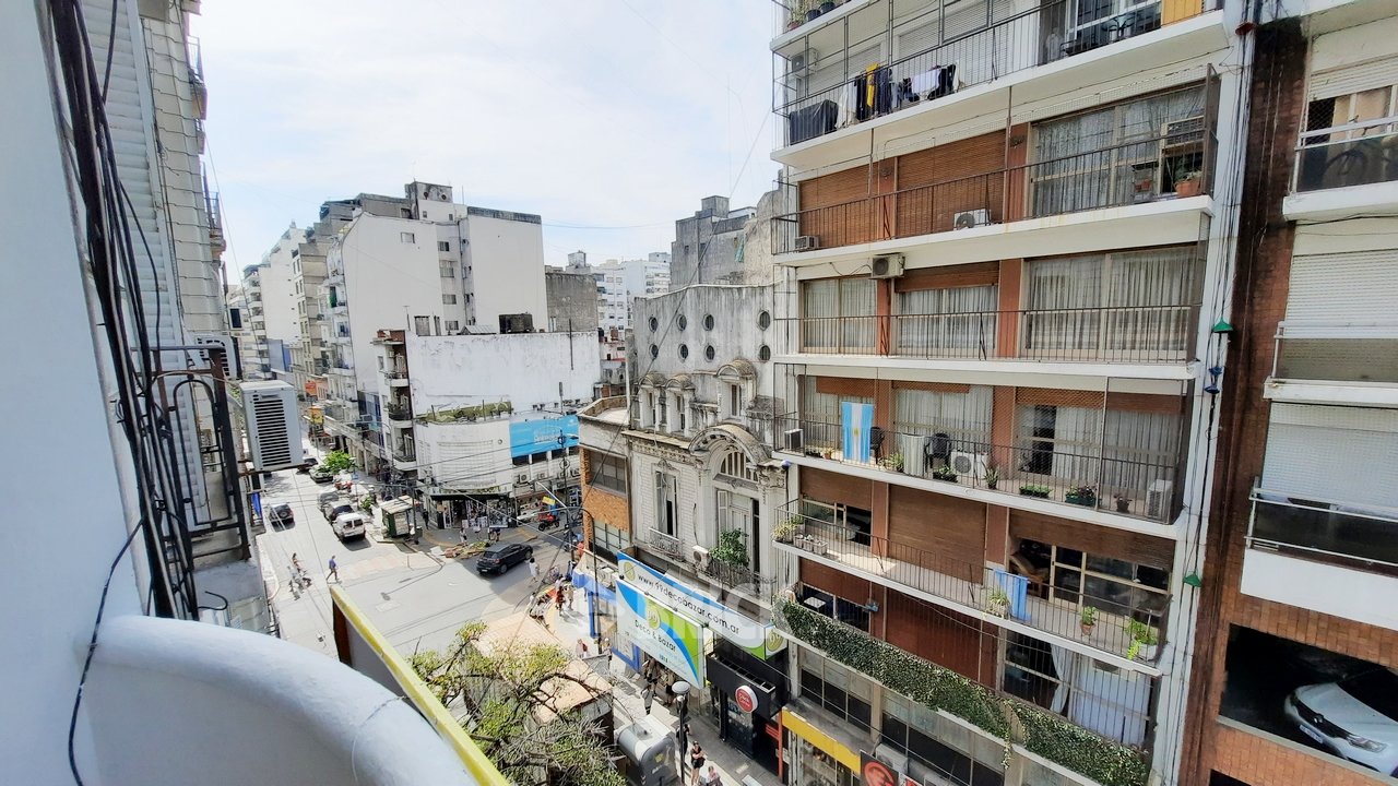 SARMIENTO al 2200 Piso 4 6