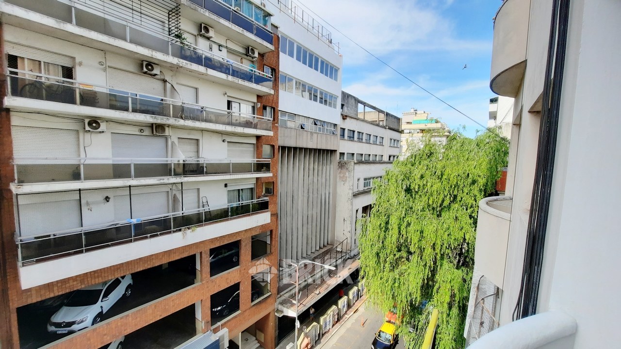 SARMIENTO al 2200 Piso 4 8