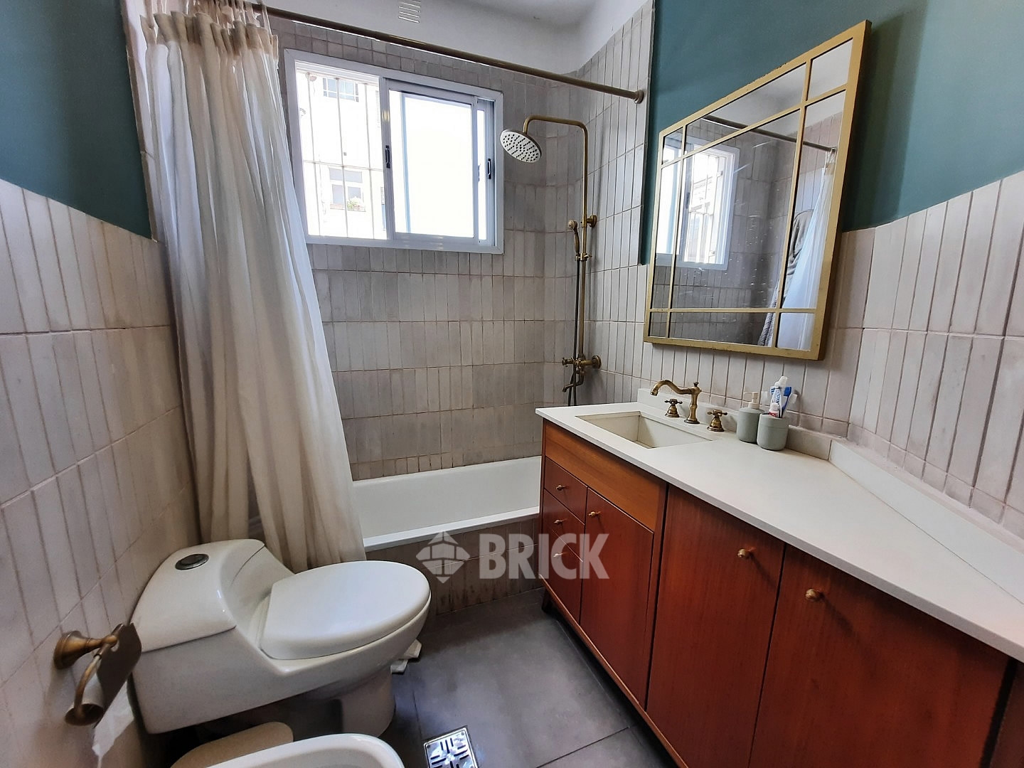 RIVADAVIA, AV. al 6200 Piso 2 19