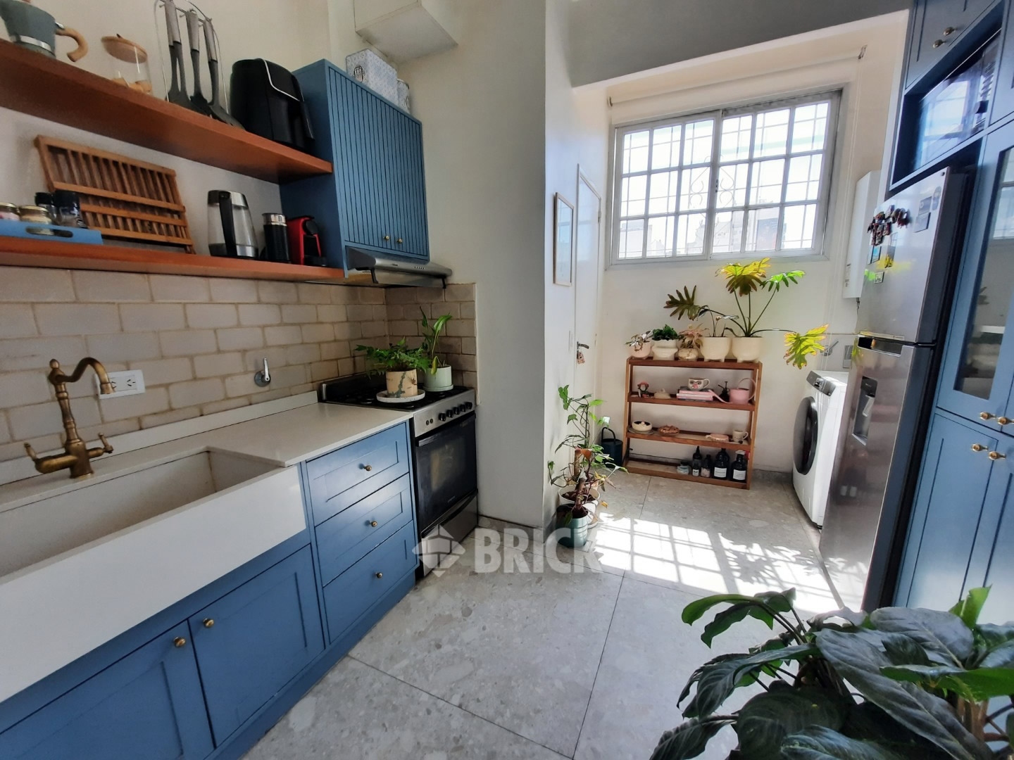 RIVADAVIA, AV. al 6200 Piso 2 27