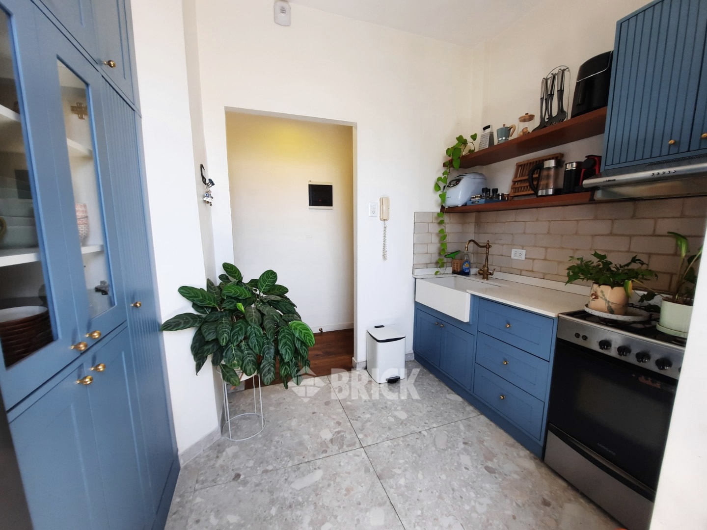 RIVADAVIA, AV. al 6200 Piso 2 32