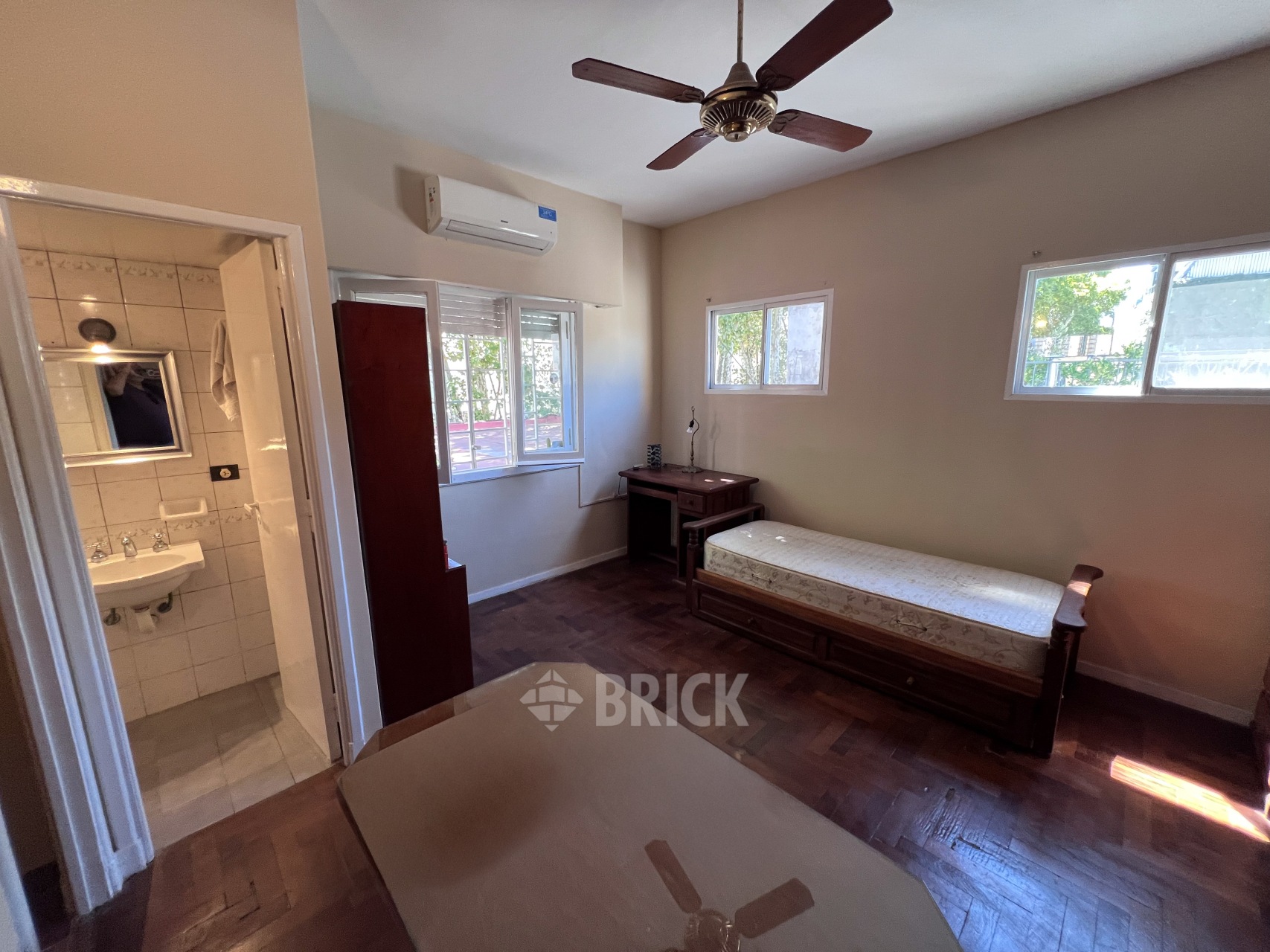 THAMES al 1800 Piso 3 4