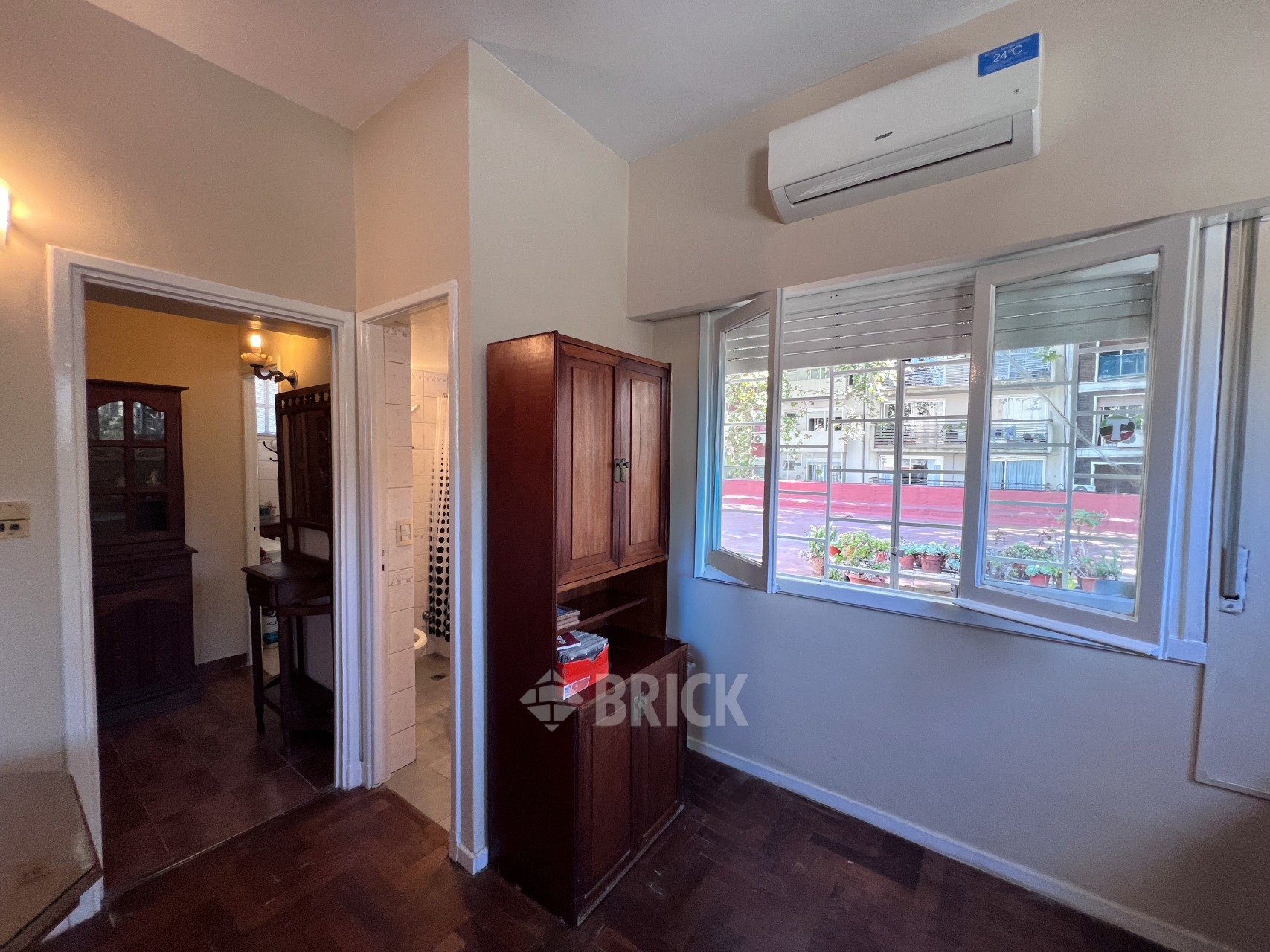 THAMES al 1800 Piso 3 6