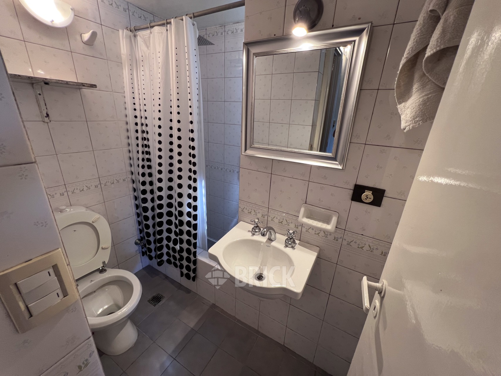 THAMES al 1800 Piso 3 9