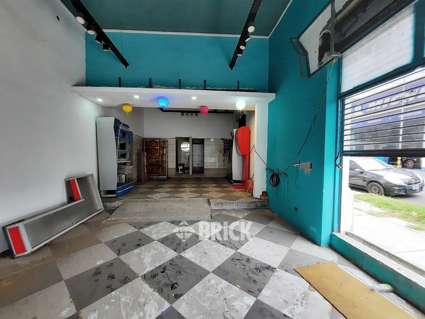 YRIGOYEN, HIPOLITO, AV. al 6600 4