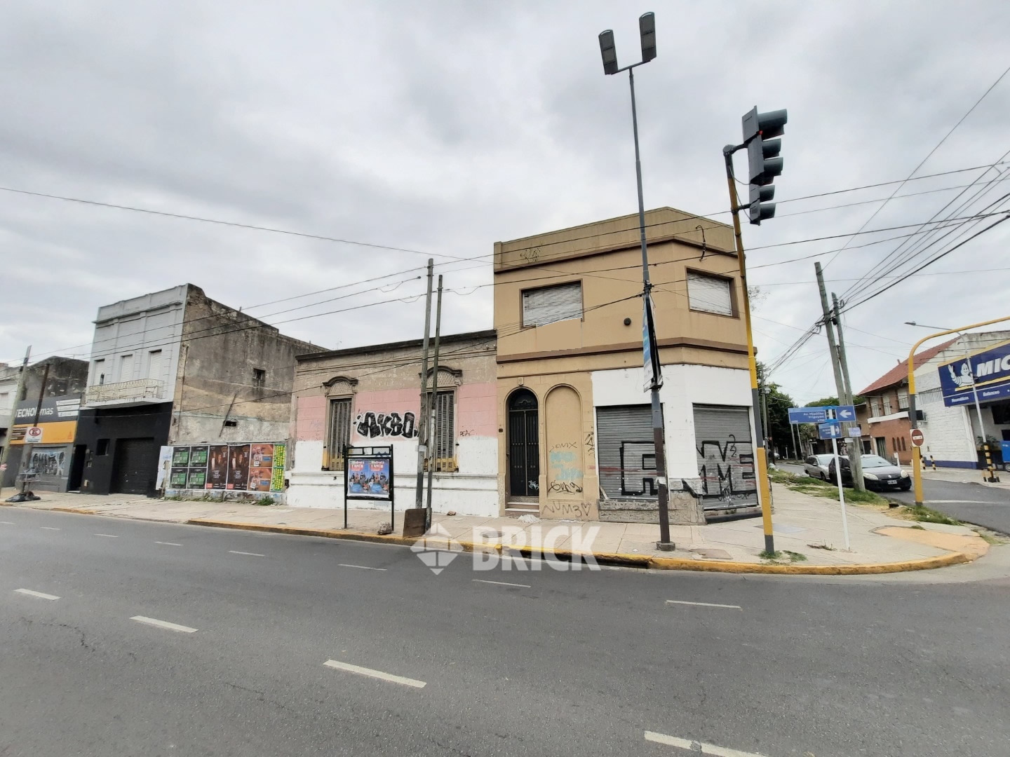 YRIGOYEN, HIPOLITO, AV. al 6600 21